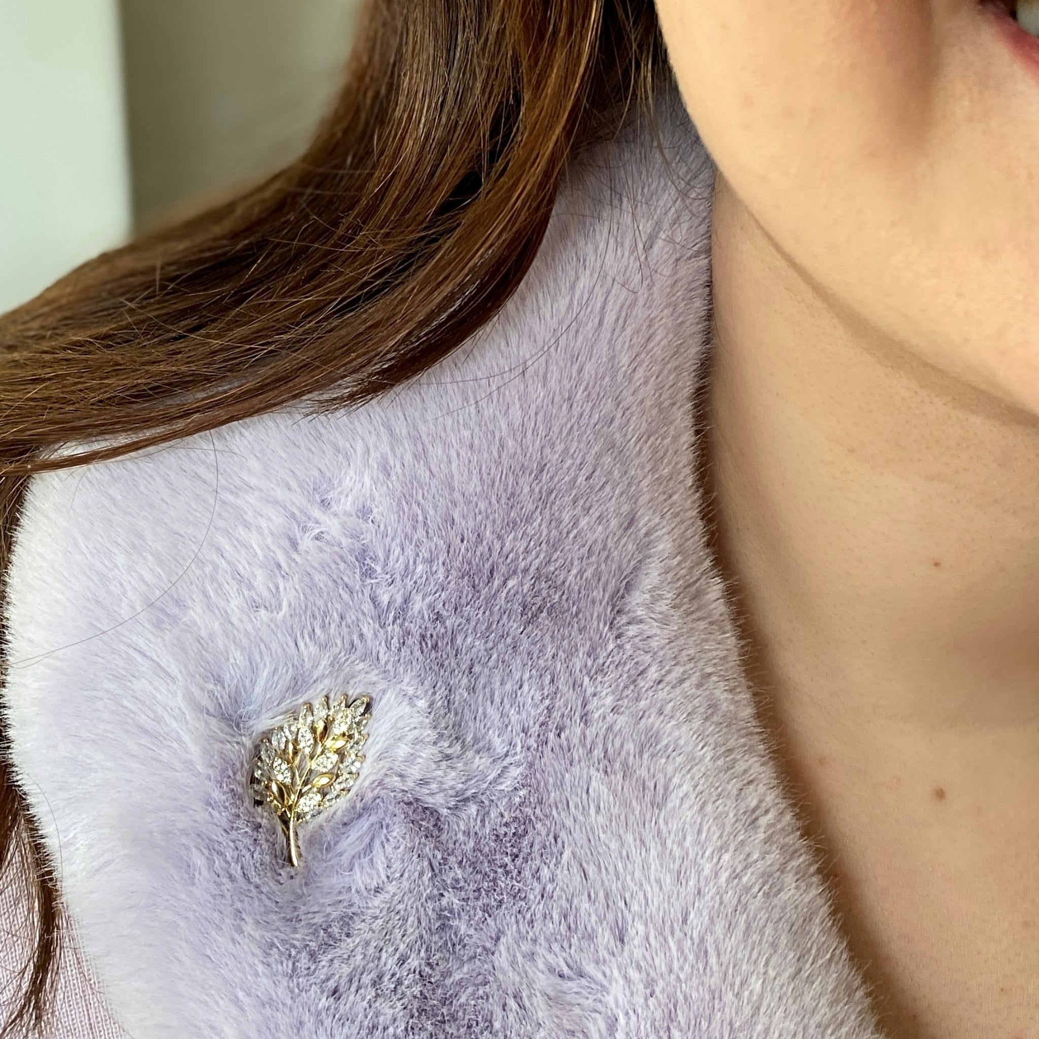 Queenmee Accessories Gold Small Brooch Leaf Pin