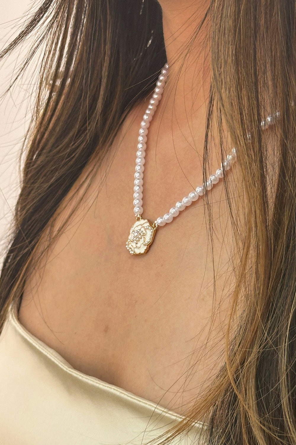 Svnx White French Camellia Pearl Necklace - Gift Boxed - One Size