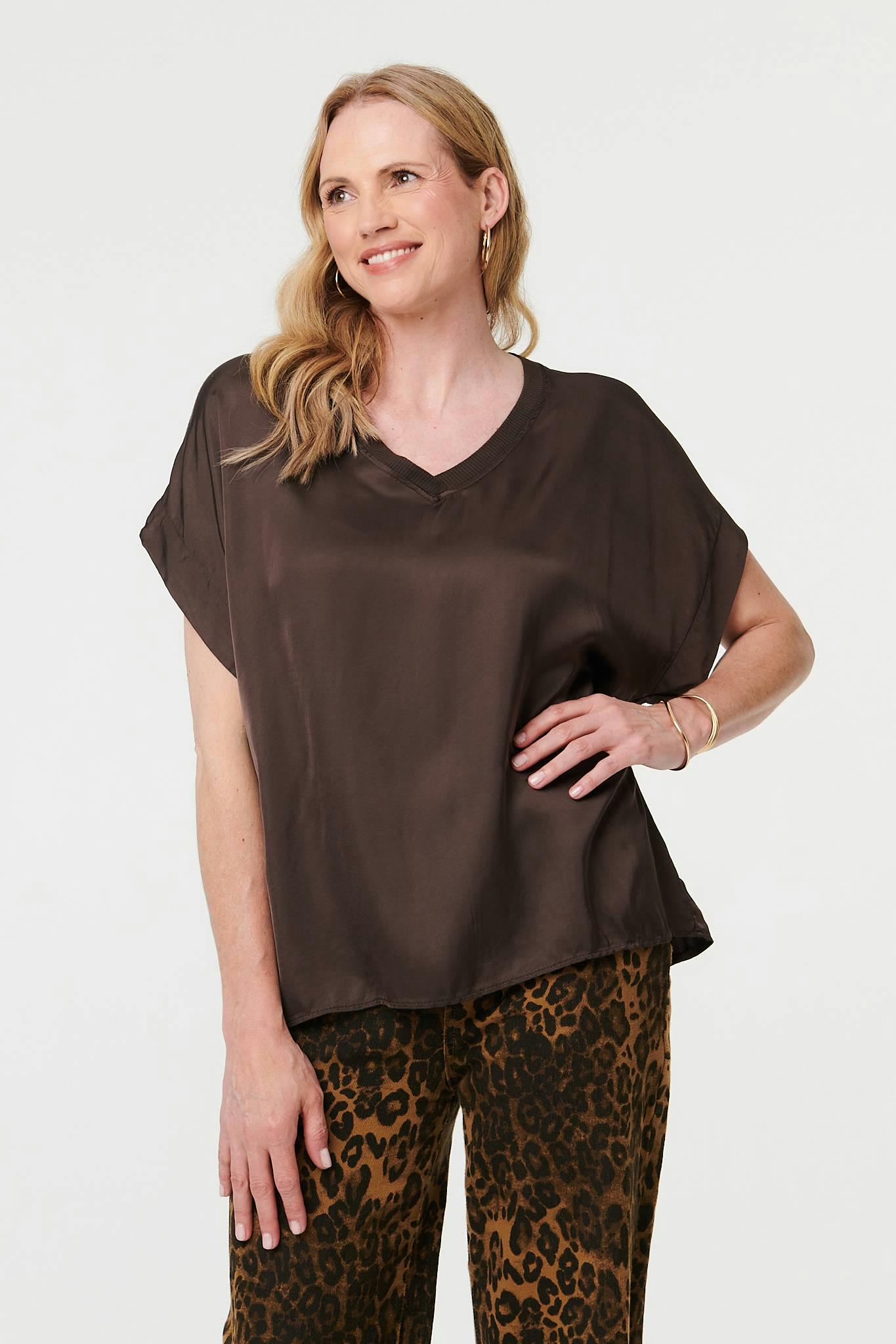 Izabel London Brown Relaxed Batwing Short Sleeve Relaxed Top - M