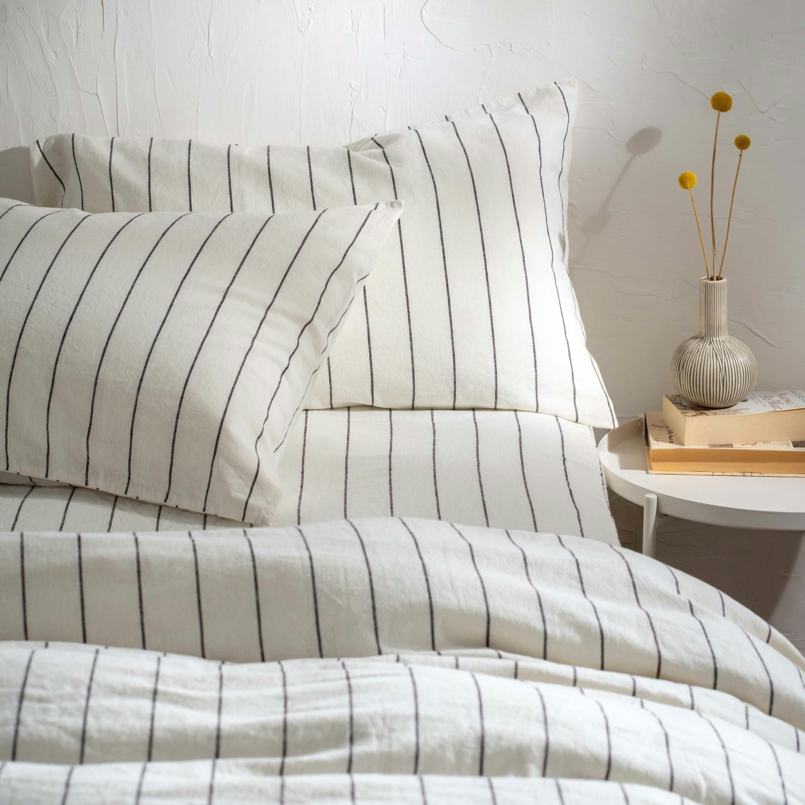 Soak&Sleep White /Blackberry Pinstripe Linen Cotton Blend Duvet Cover - King