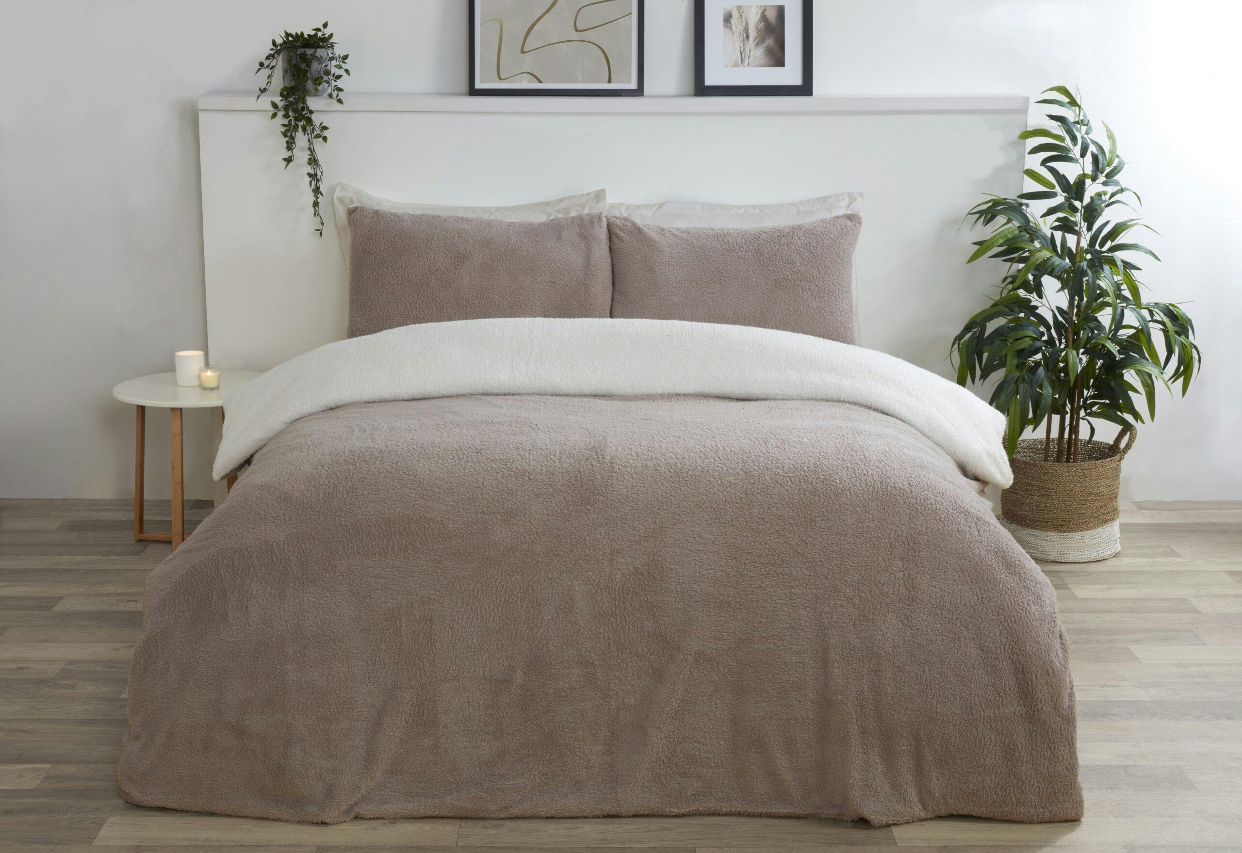Smart Living Green Luxury Super Soft & Reversible Teddy Fleece Duvet Cover And Pillowcase - Super King