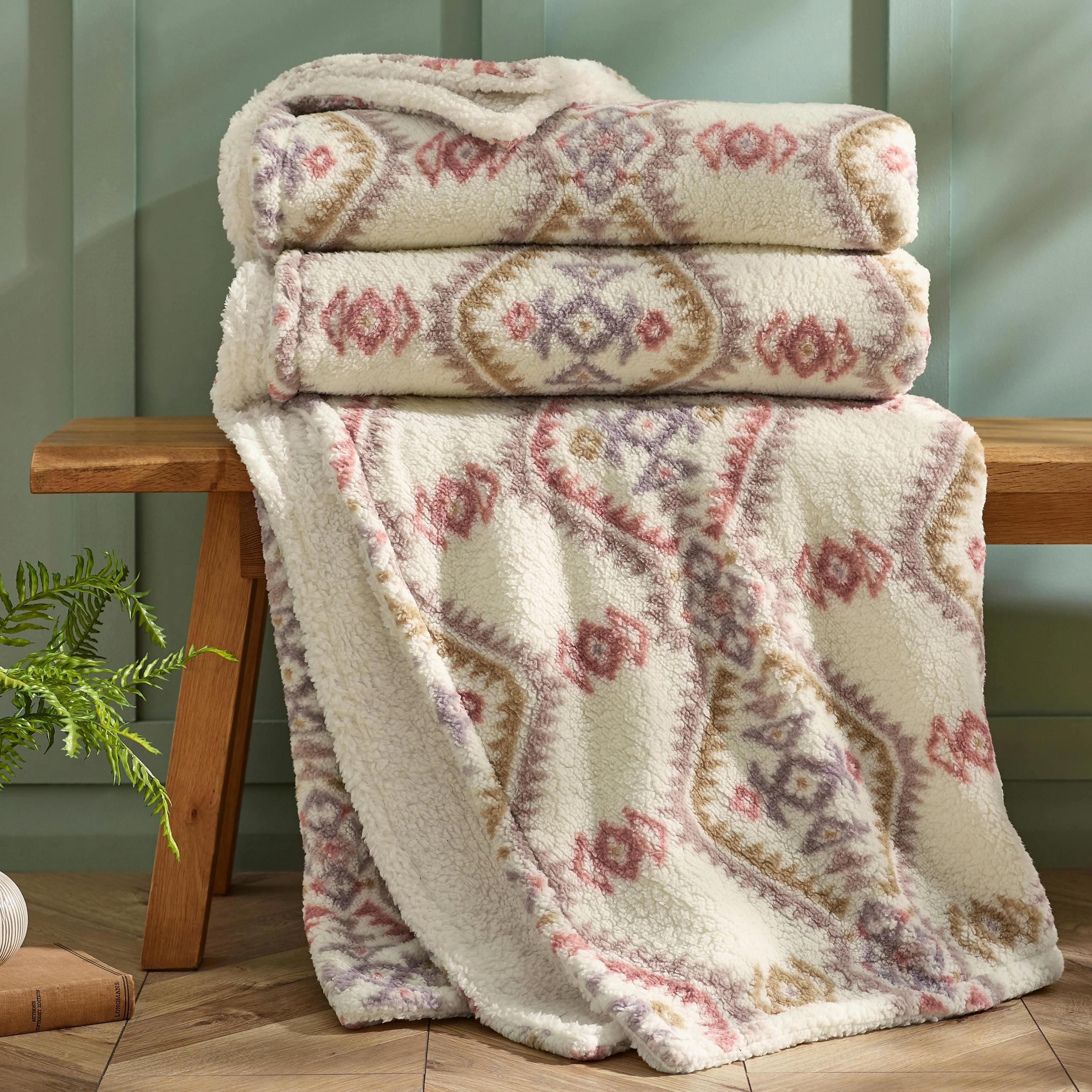 Catherine Lansfield Unisex Natural Tribal Geo Fleece Cosy Sherpa Reverse 200X240cm Blanket Throw In | Size: 200 Cm X 240 Cm - Image 3