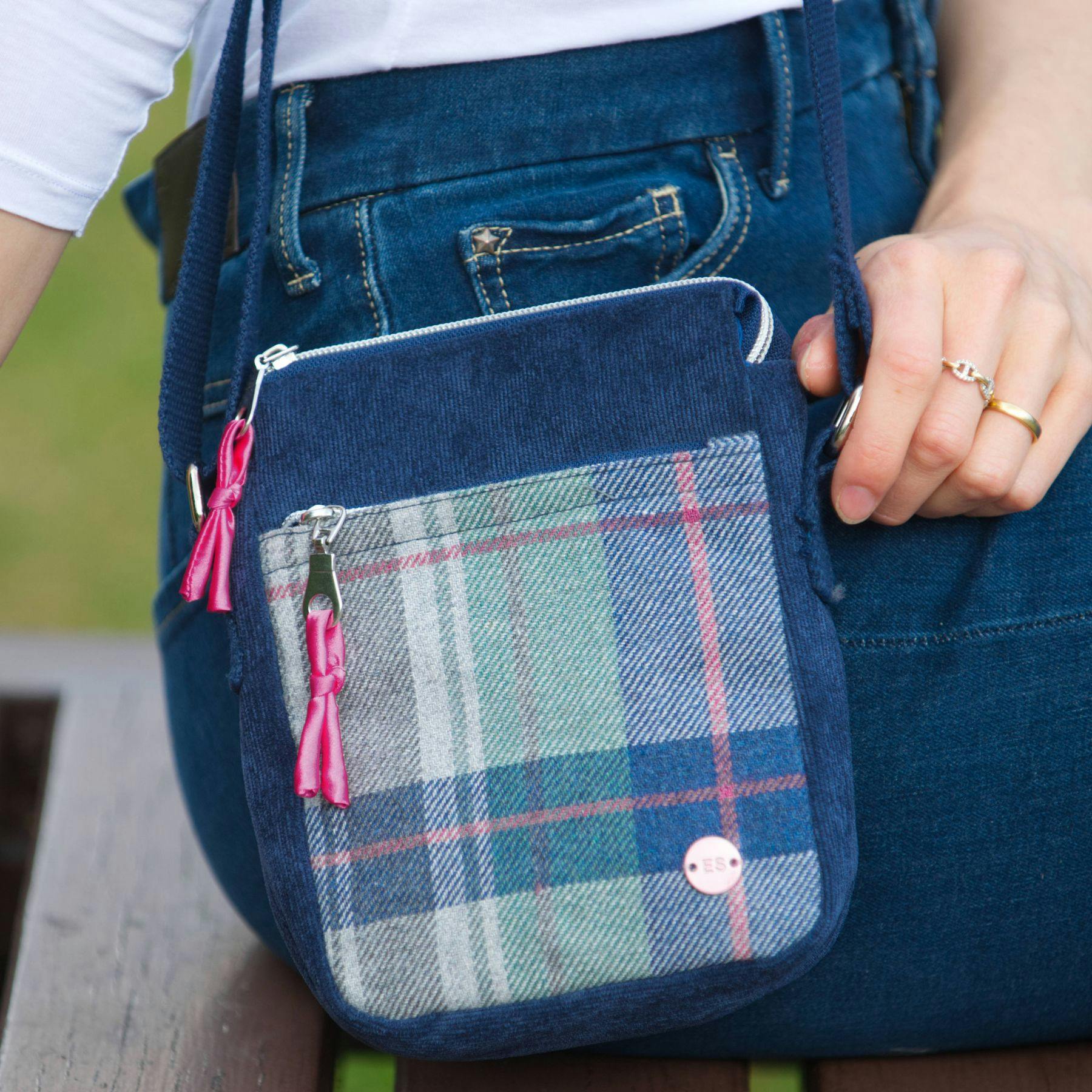 Earth Squared Light Tweed Tartan Crossbody Phone Pouch Bag - Drem