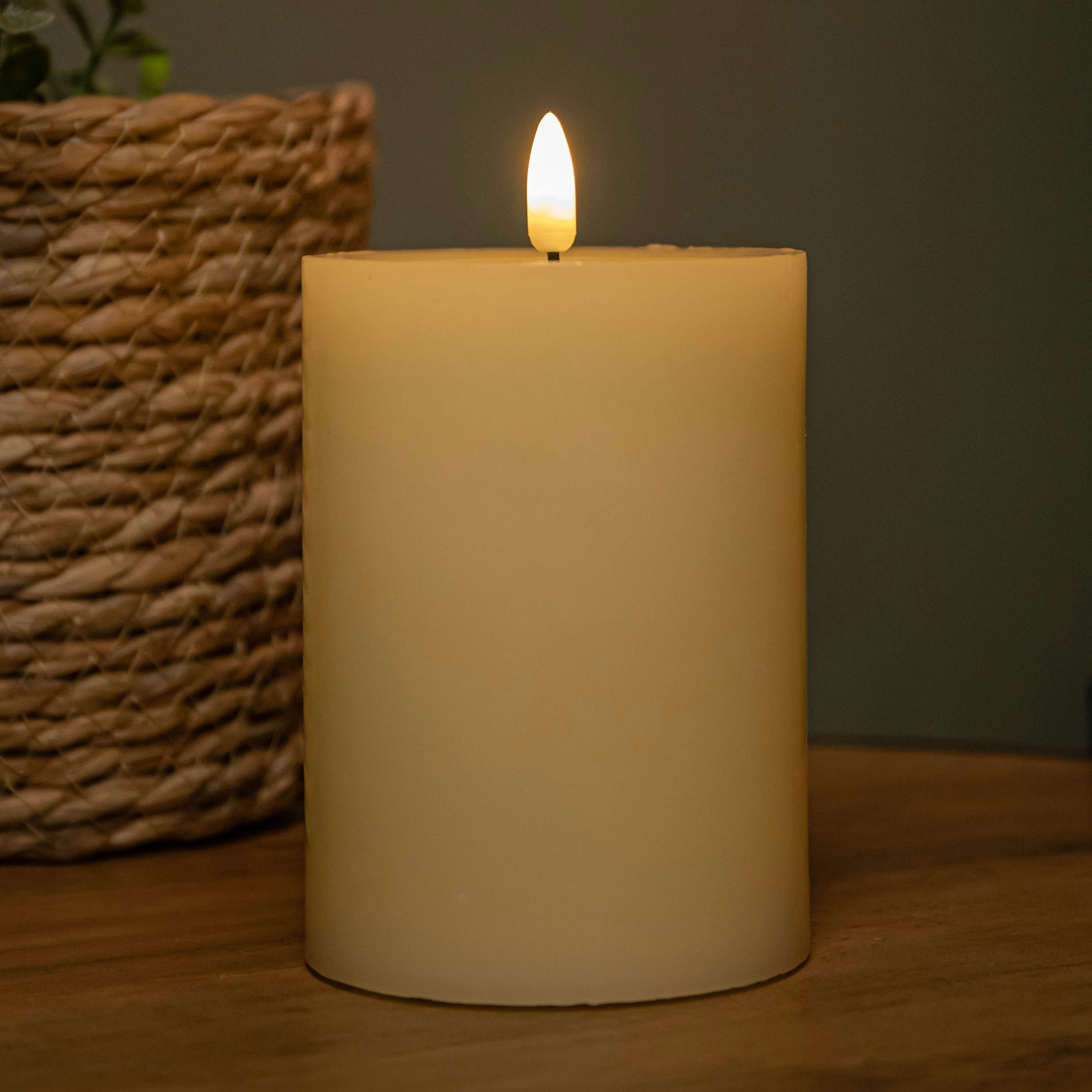 Rackhams Cream/White 9Cmx13cm Wax Melted Pool Effect Candle With Timer Function And Warm Led Size 6