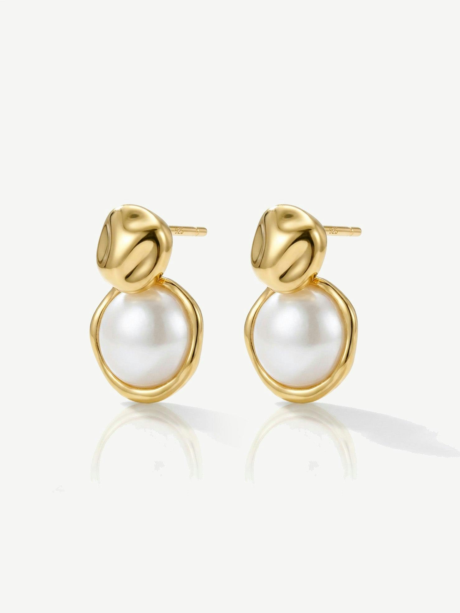 Muchv White/Gold Pearl Coin Stud Earrings In 18K