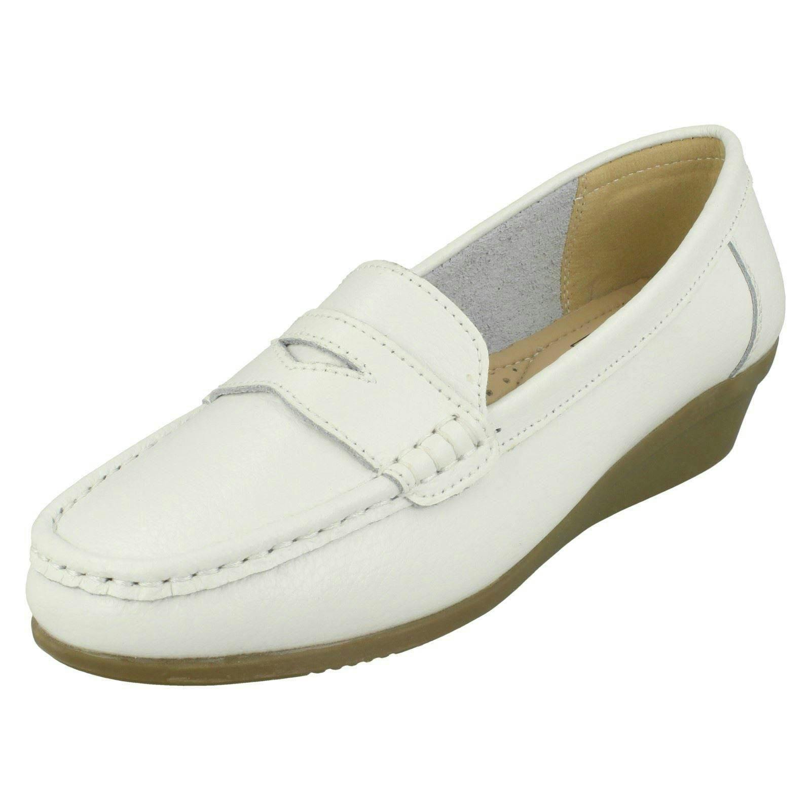Down To Earth Women's White Leather Loafers F90064 - Uk 7