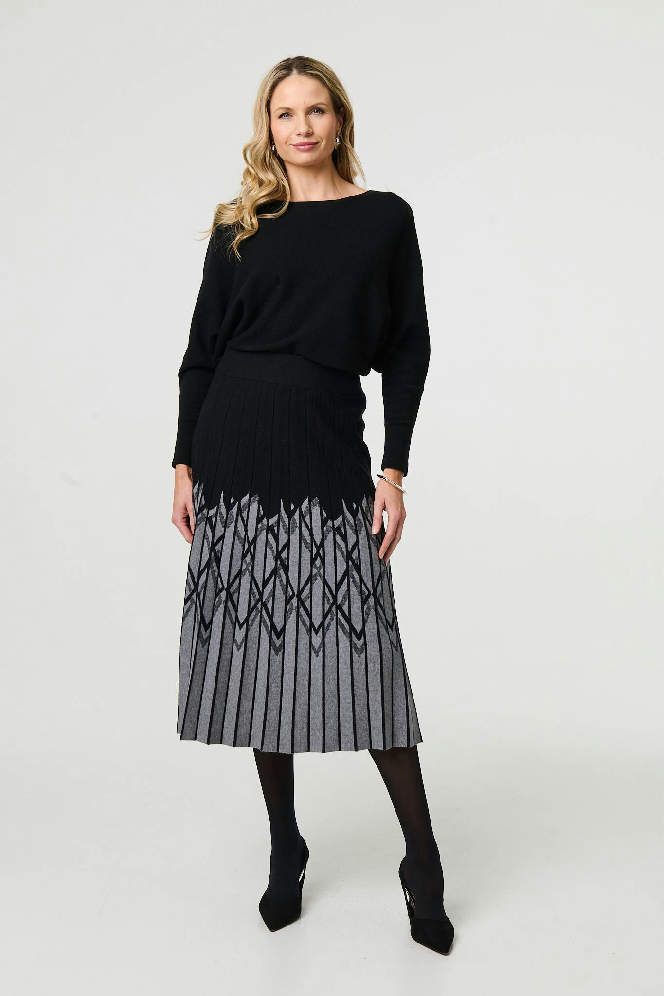 Izabel London Black Geo Print Pleated Knit Midi Skirt - 14