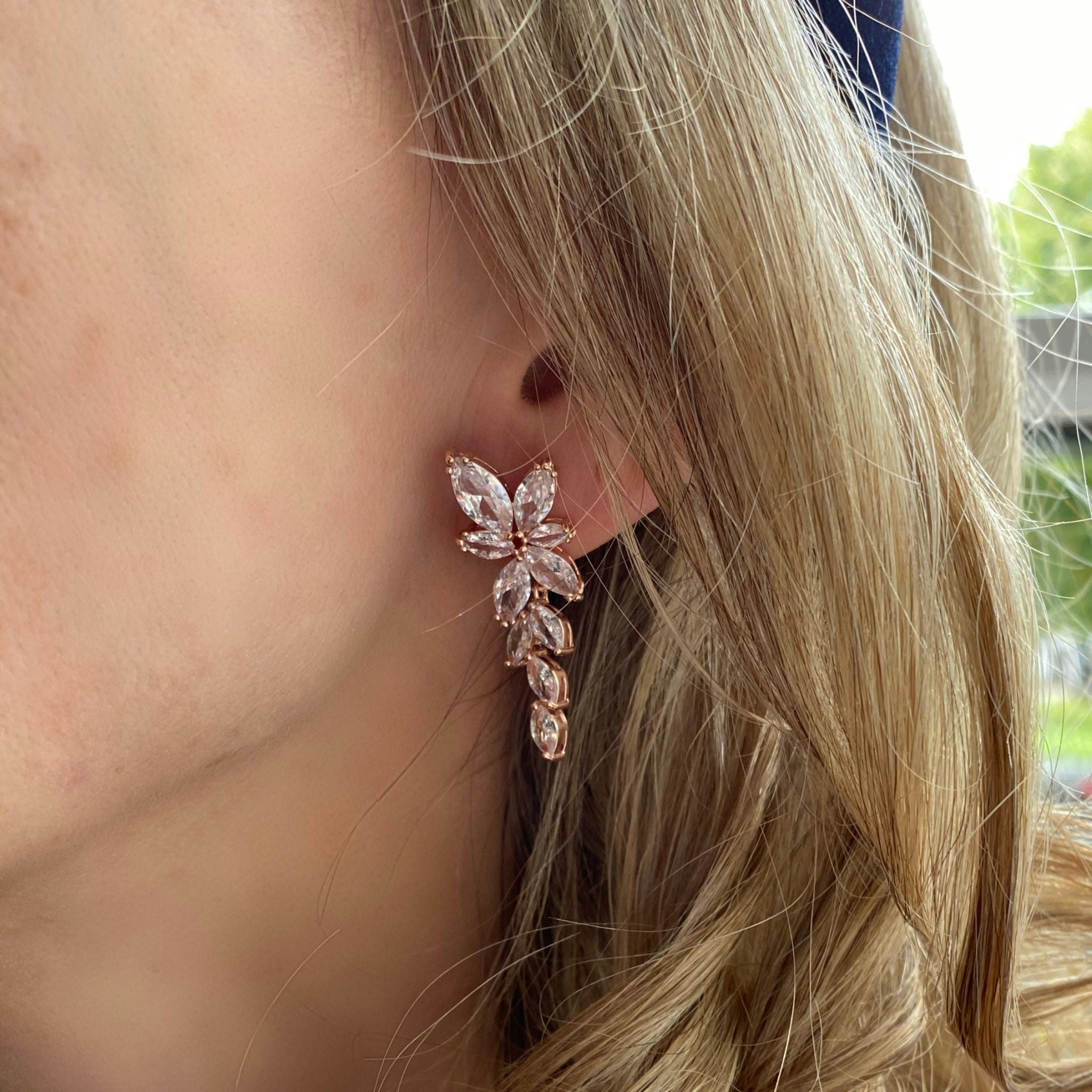Queenmee Accessories Gold Drop Earrings Vintage Inspired Floral In Crystal - Rose