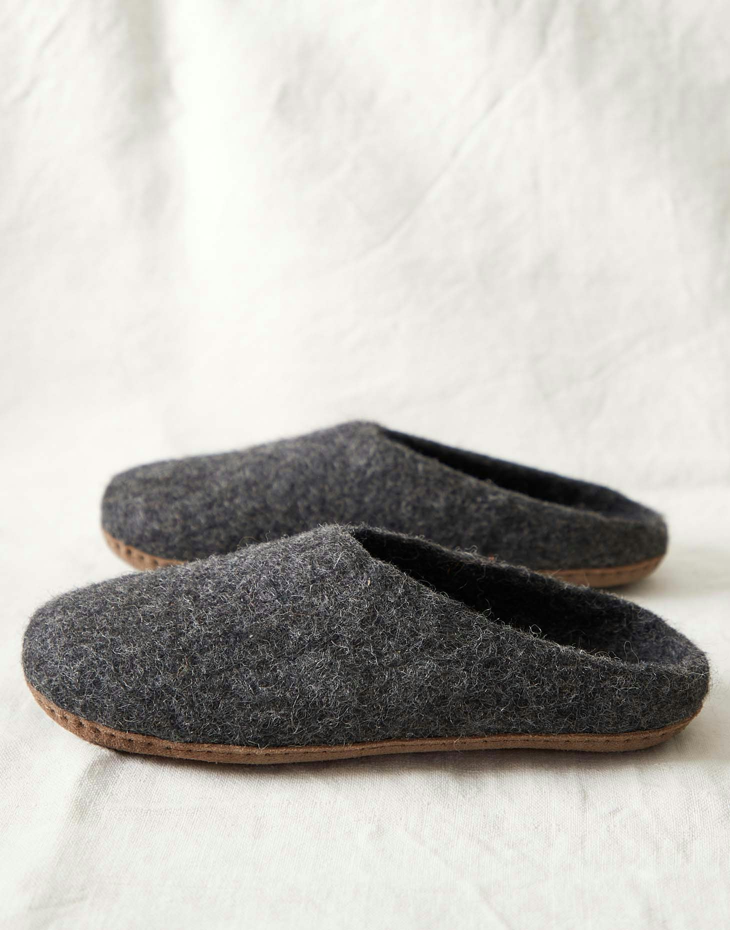 British Boxers Men's Handmade Eco Felt Suede Sole Mule Slippers – Charcoal - Uk 9.5 (Eu 44)