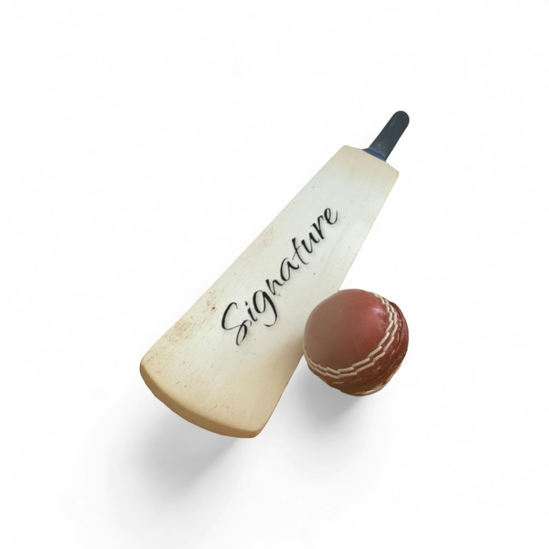 Cricket-Gifts - Mini Blank Cricket Bat | Ideal For Player Signatures | Small & Durable 40Cm | Unvarnished & Unoiled | Ball Not Included