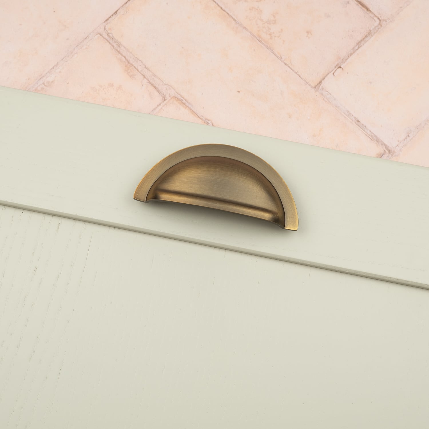 Handle & Home Dark Antique Brass Cabinet Knobs & Coordinating Cup Handle - 76Mm Cup Handle