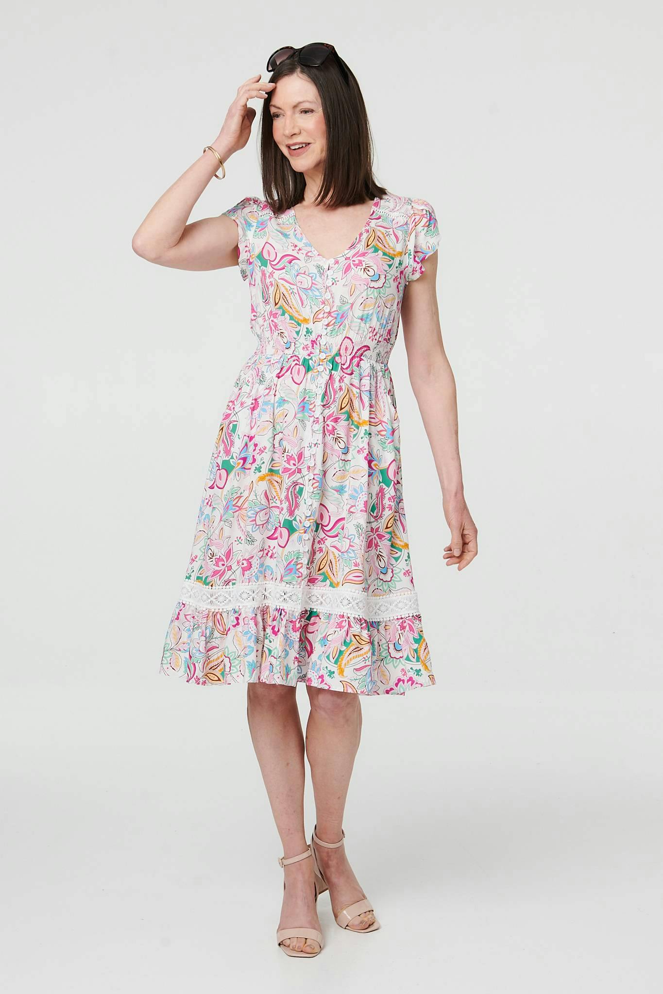 Izabel London White Floral Cap Sleeve Lace Knee Length Dress - 12