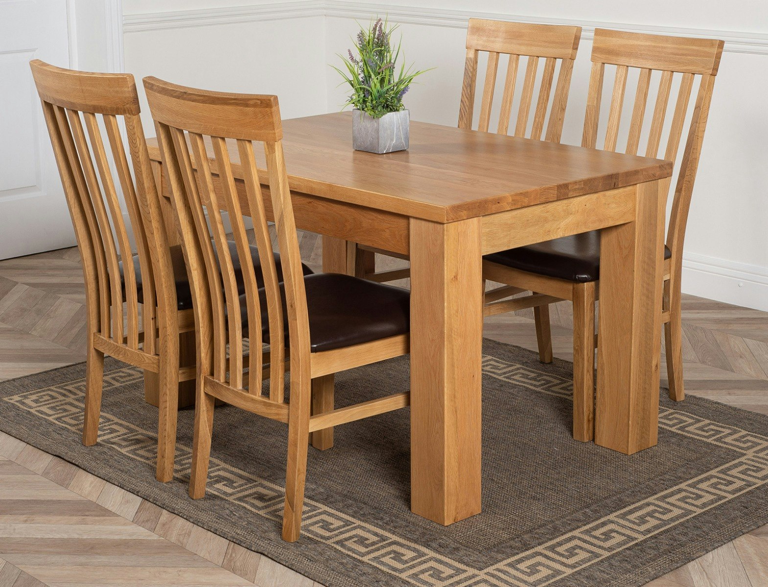 That's Furniture Light/Grain/Brown Dakota Small Oak Dining Table With Harvard Oak Chairs - Natural Oak - 4 Chairs
