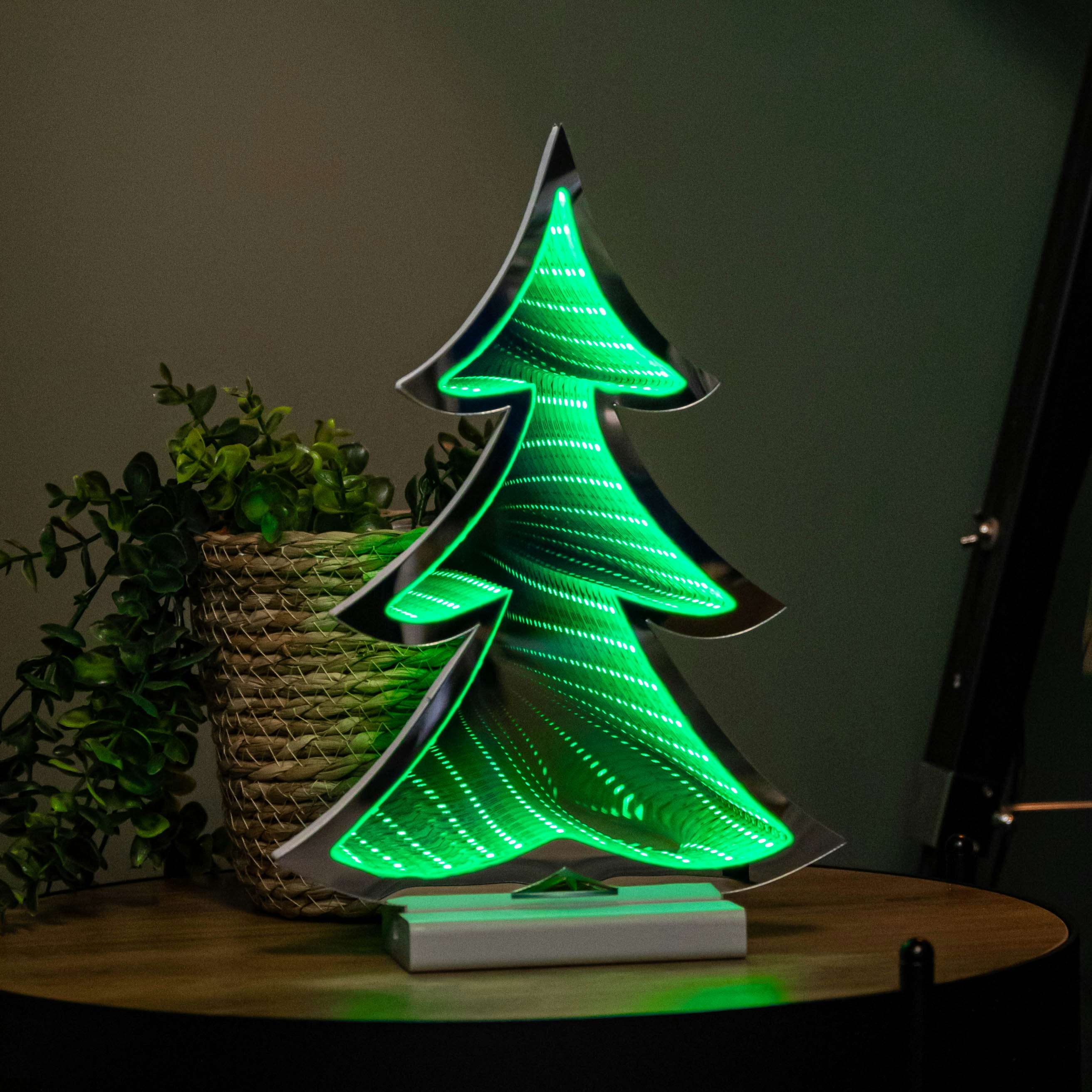 Samuel ALEXANDER 30cm Standing Infinity Christmas Tree Light with Wooden Base and Green LEDs - Image 4