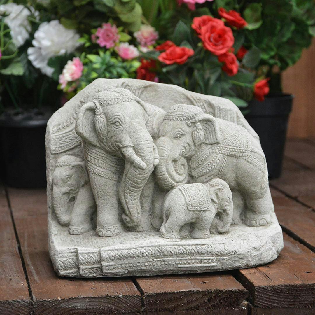 Rackhams Stunning Elephant Family Garden Ornament