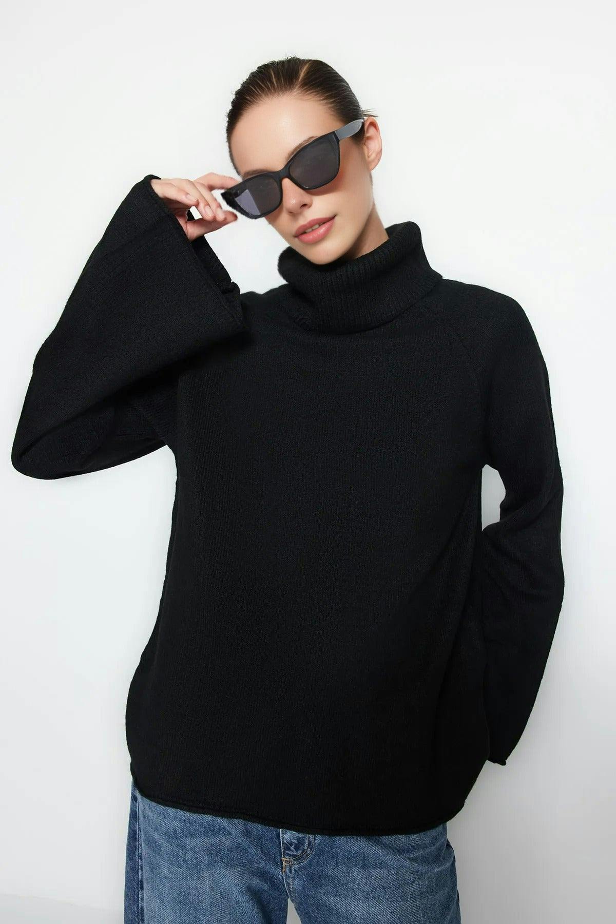 Wovcor Black Oversize Soft-Textured Knit Sweater - M