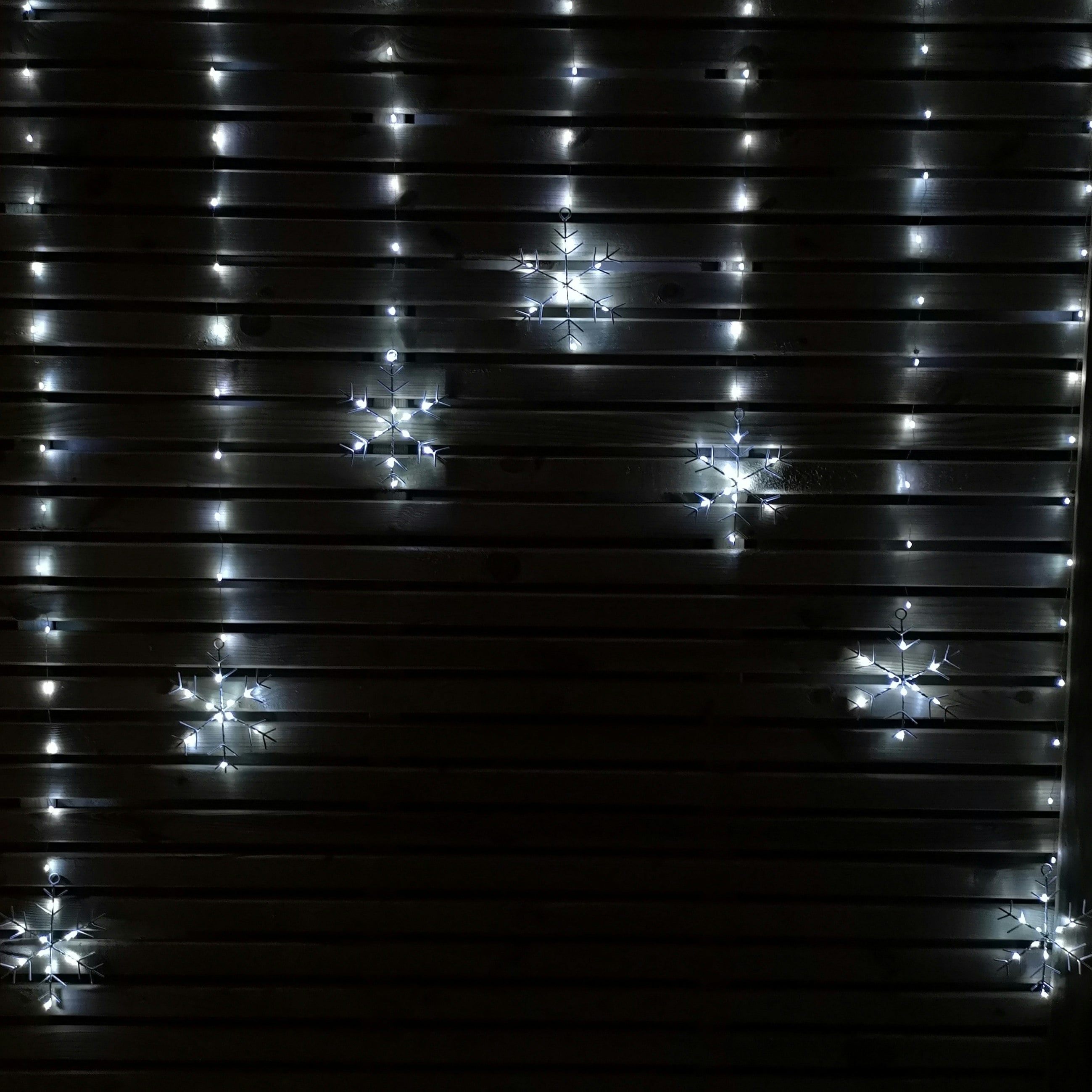 White 1.2M Battery Operated Snowflake Curtain Christmas Lights With 147 Leds - Image 3