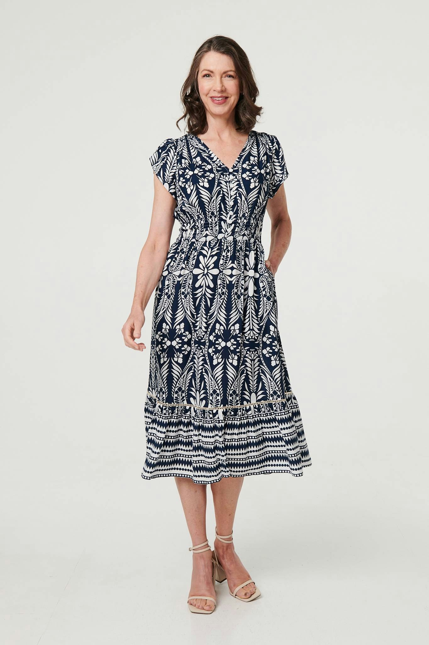 Izabel London Printed Cap Sleeve Shirred Midi Dress - Navy Size 16