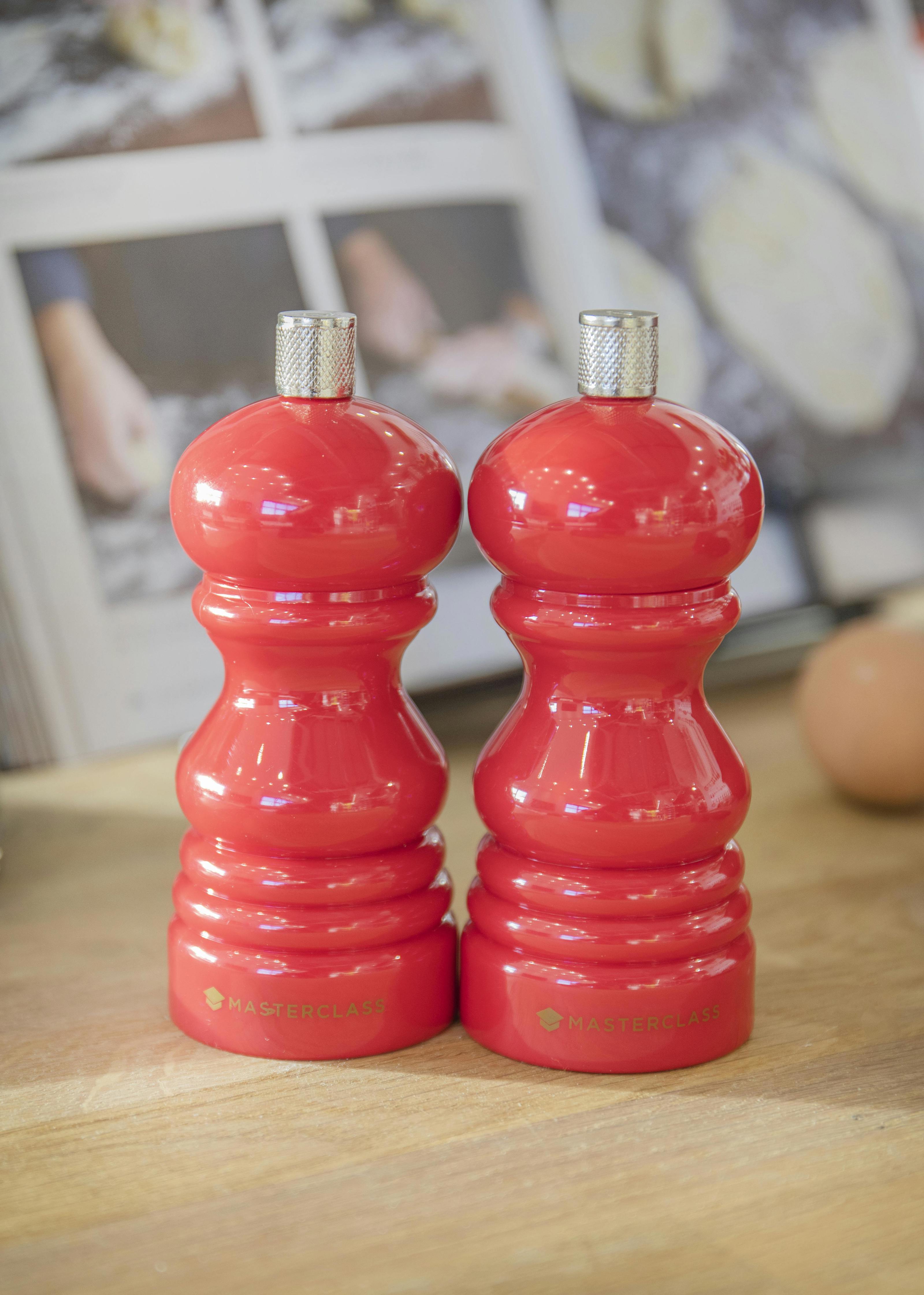 Rackhams Red Salt Or Pepper Mill Set With Interchangeable Caps, Set Of 2 Capstan Mills With Manual Ceramic Grinders, 12Cm - Abs Body - Salt & Pepper
