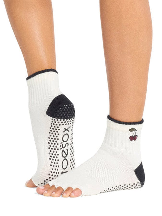 Toesox Unisex Ivory Melody Half Toe Yoga Socks - S