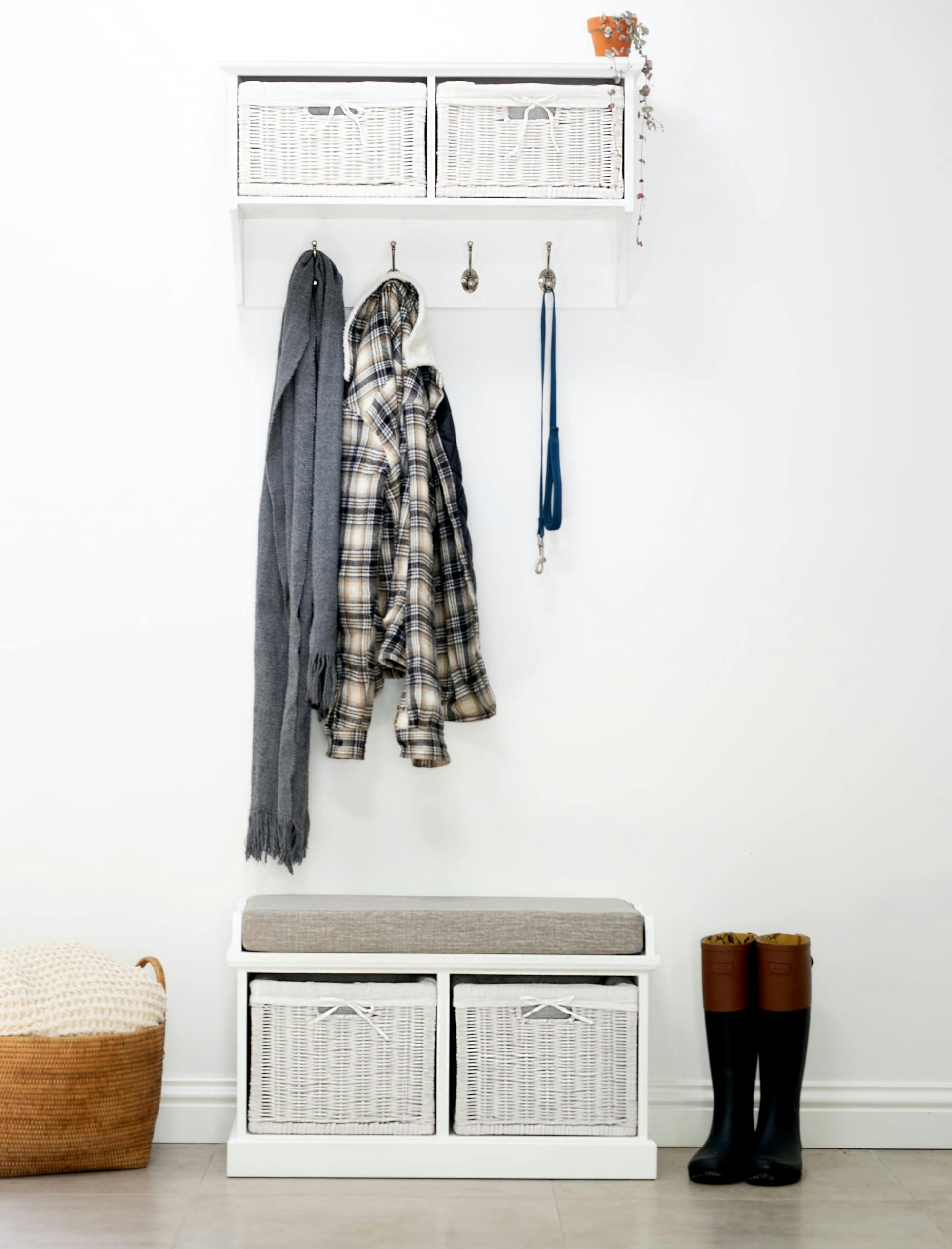 Statement Furniture White Tetbury Small Hallway Set With Storage Baskets And Cushion Seat