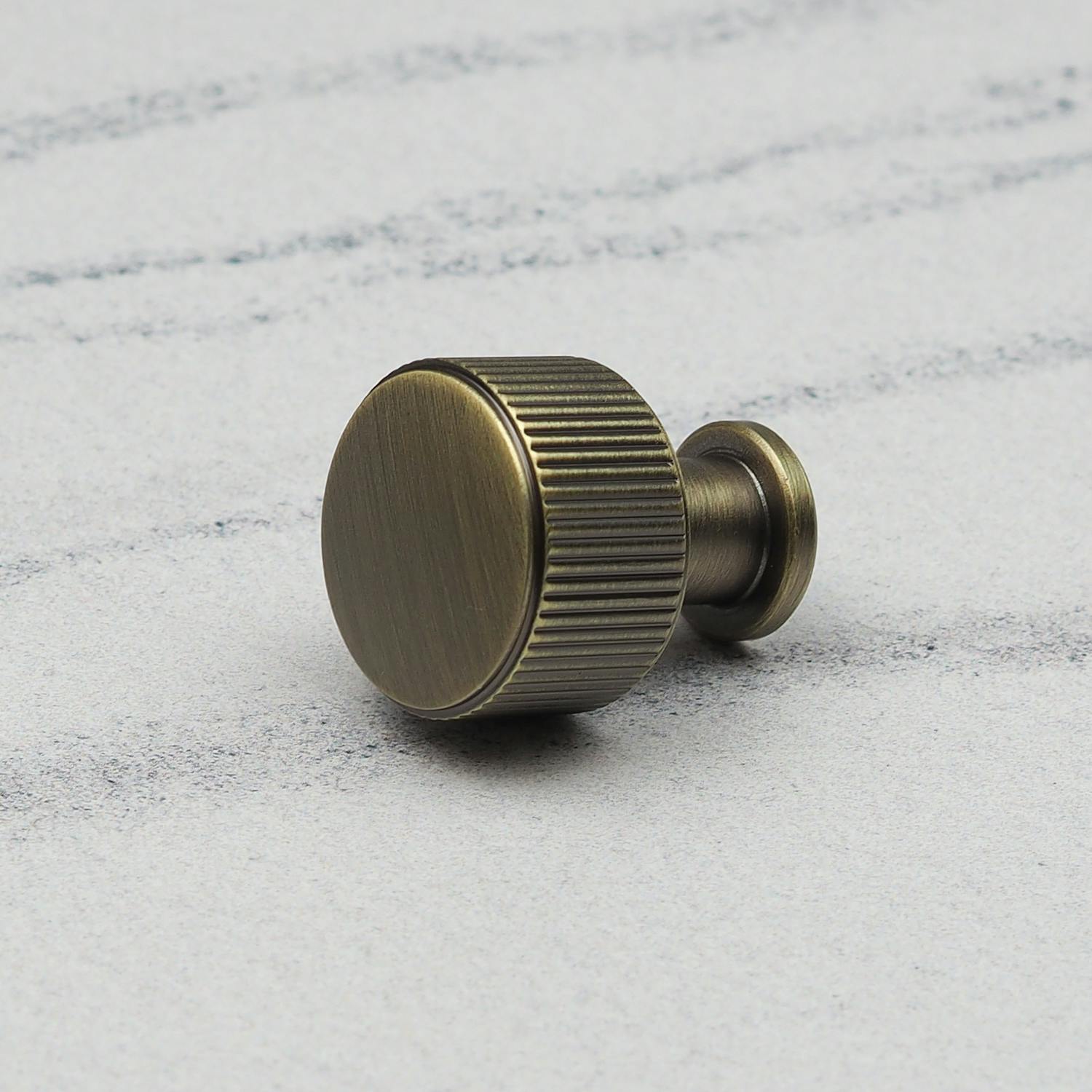 Handle & Home Antique Brass Reeded Handles And Coordinating Knobs - 29Mm Diameter Knob
