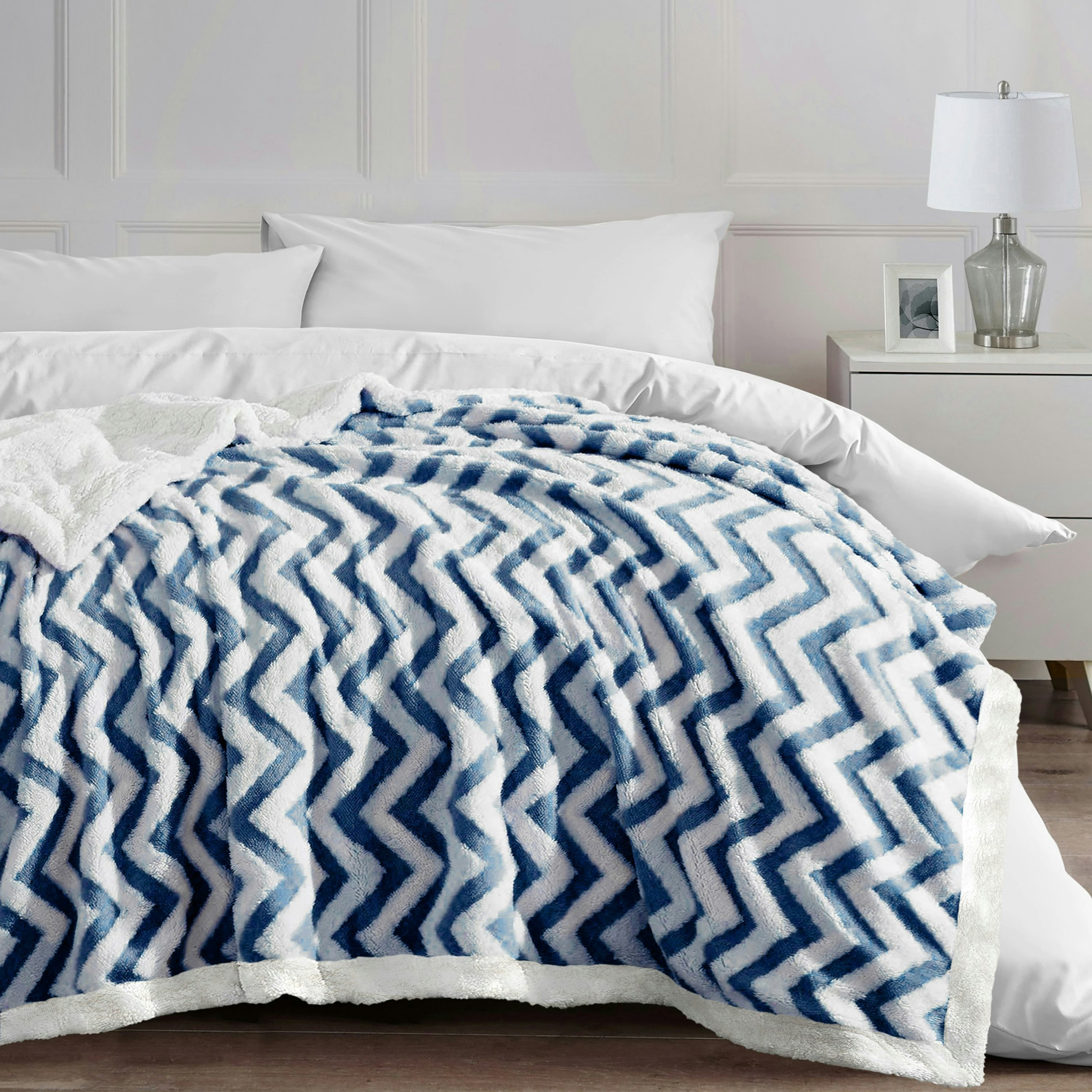 Velosso Jacquard Chevron Sherpa Reverse Throw - 150Cm X 200Cm - Navy