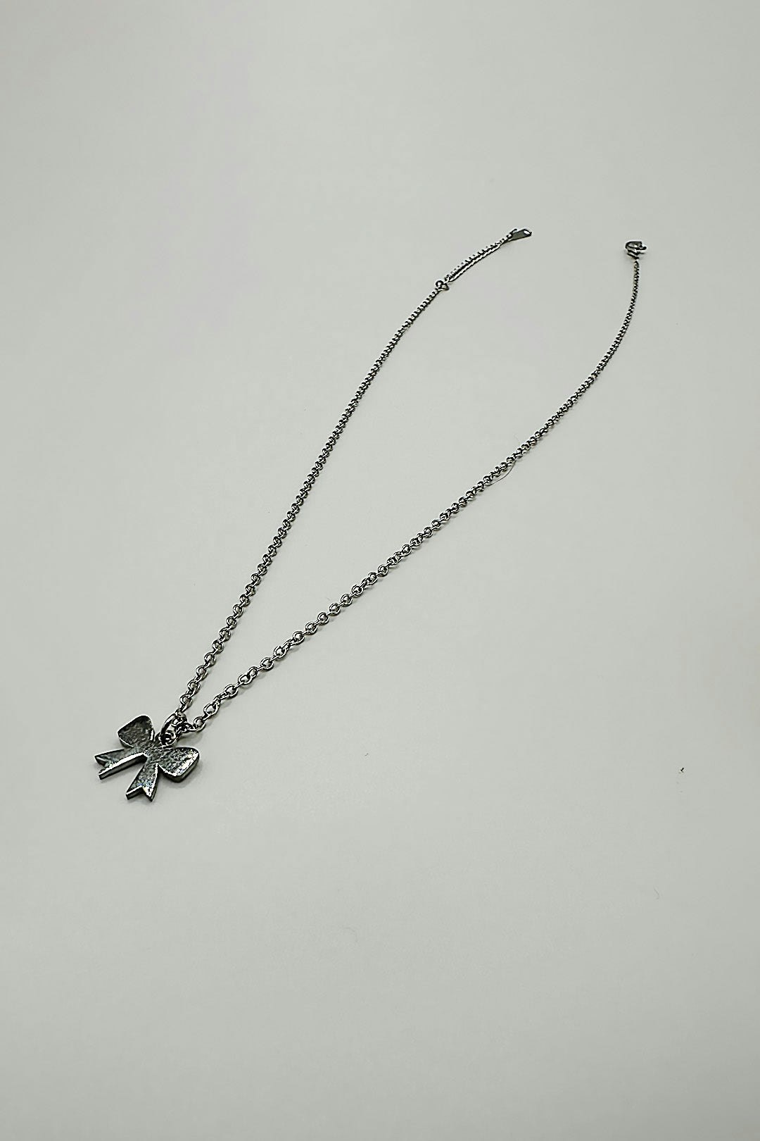 SVNX Women's Mini Bow Pendant Necklace in Silver - Image 3