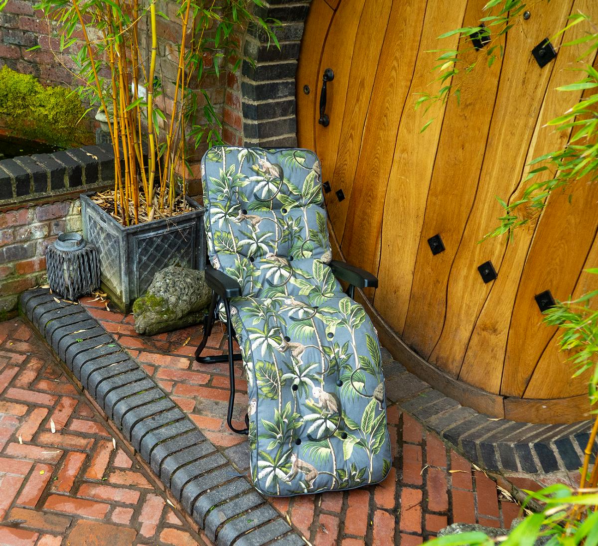 Glendale Grey/Black Deluxe Garden Lounger | Multi-Pattern Reclining Sun Lounger - Tropical ( Frame) - 118Cm X 58Cm X 118Cm