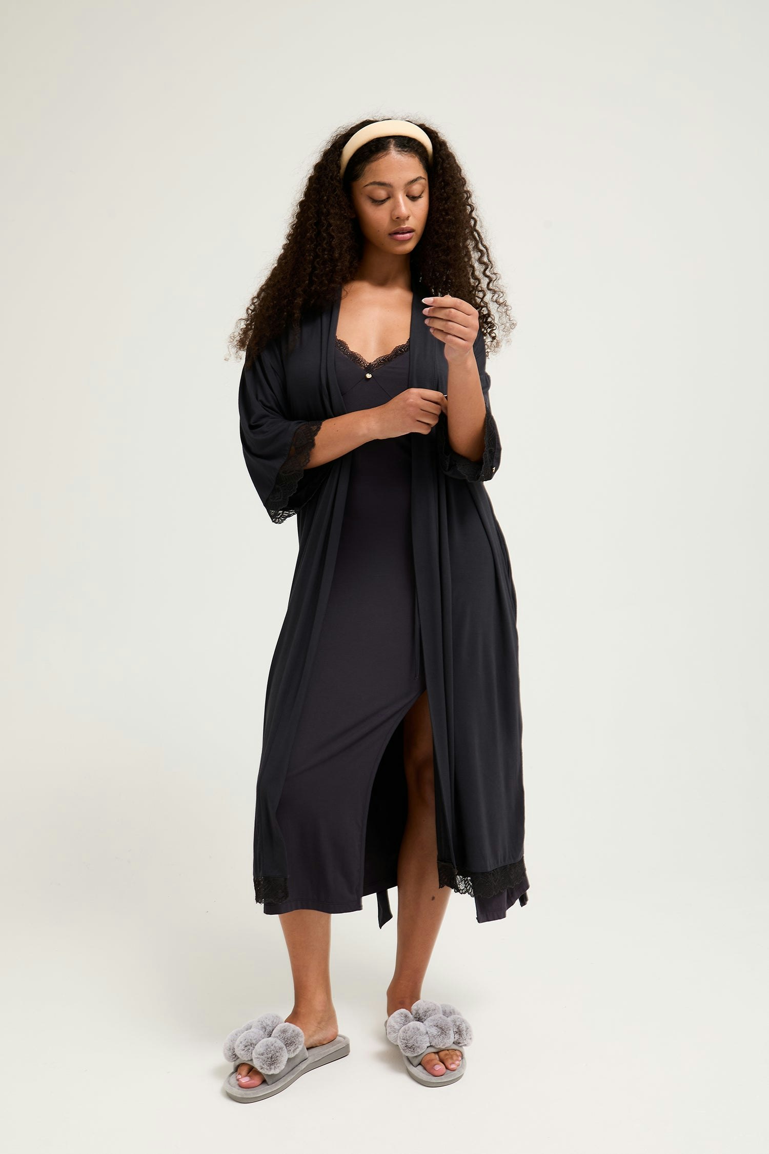 Pretty You London Women's Bamboo Lace Kimono Robe Dressing Gown In Raven - S/M - Raven