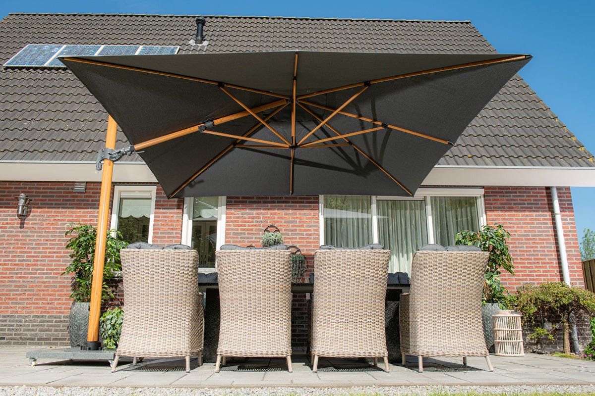 Garden Impressions Dark/Grey/Light Hawaii Deluxe 300Cm X 300Cm Teak Effect Pole Square Cantilever Parasol With 90Kg Moveable Granite Base