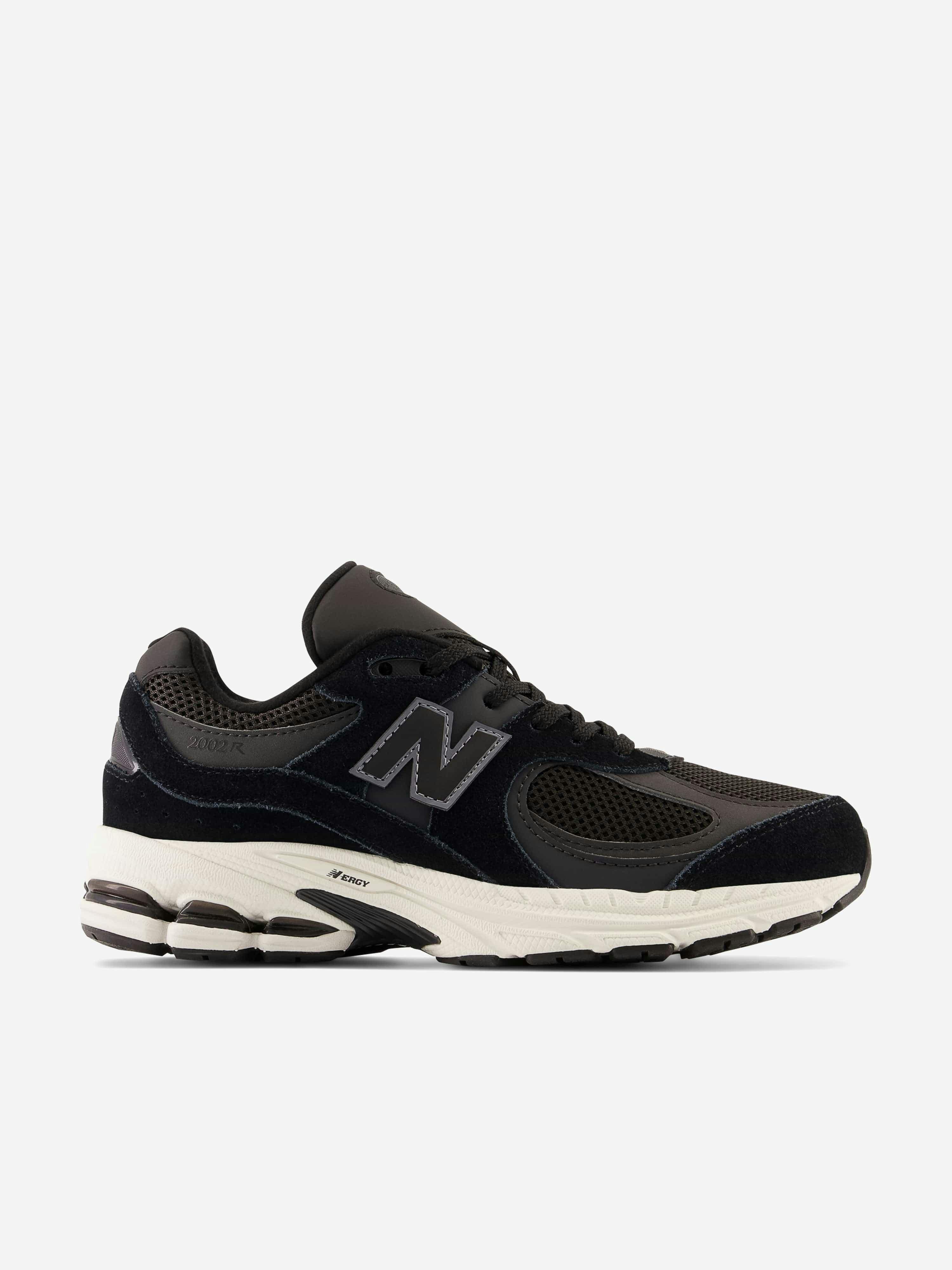 New Balance Unisex Kids Black Kids 2002 Trainers In - Eu 36