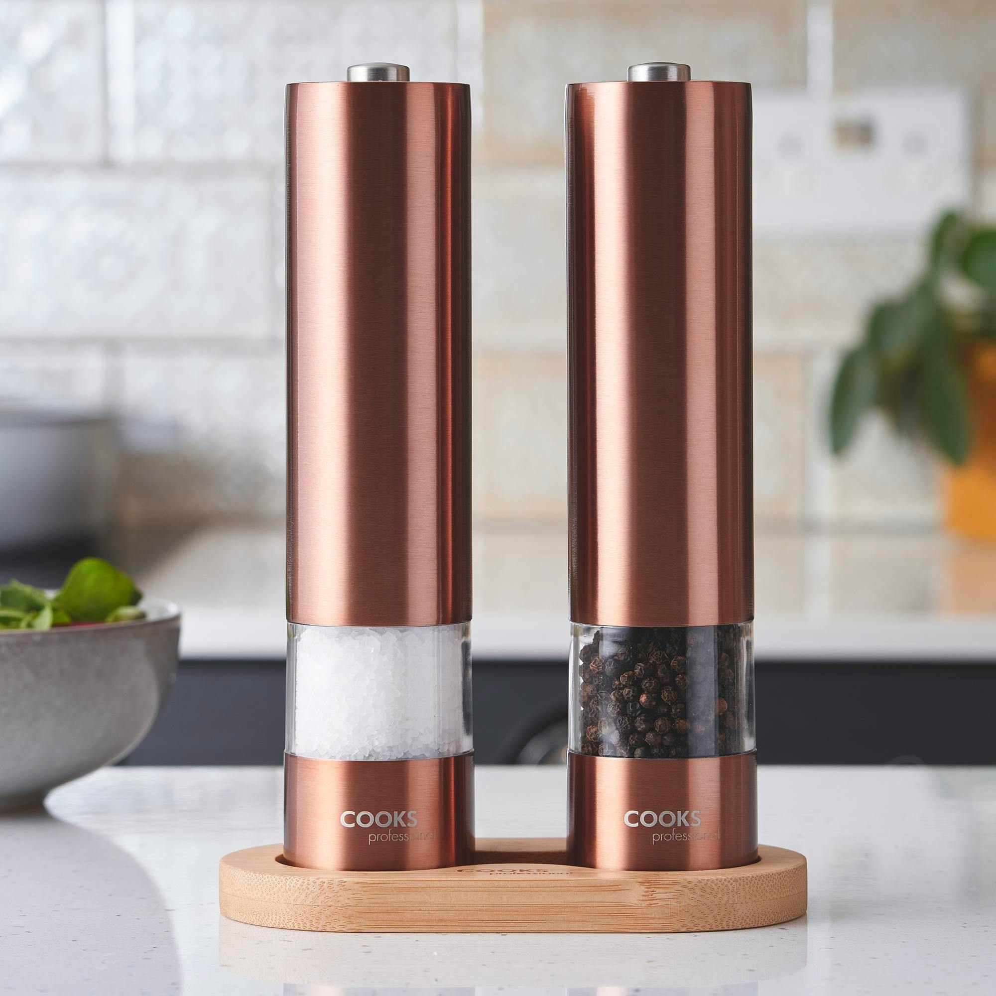 Cooks Professional Electric Salt And Pepper Mill Set With Bamboo Base | Copper - Image 3