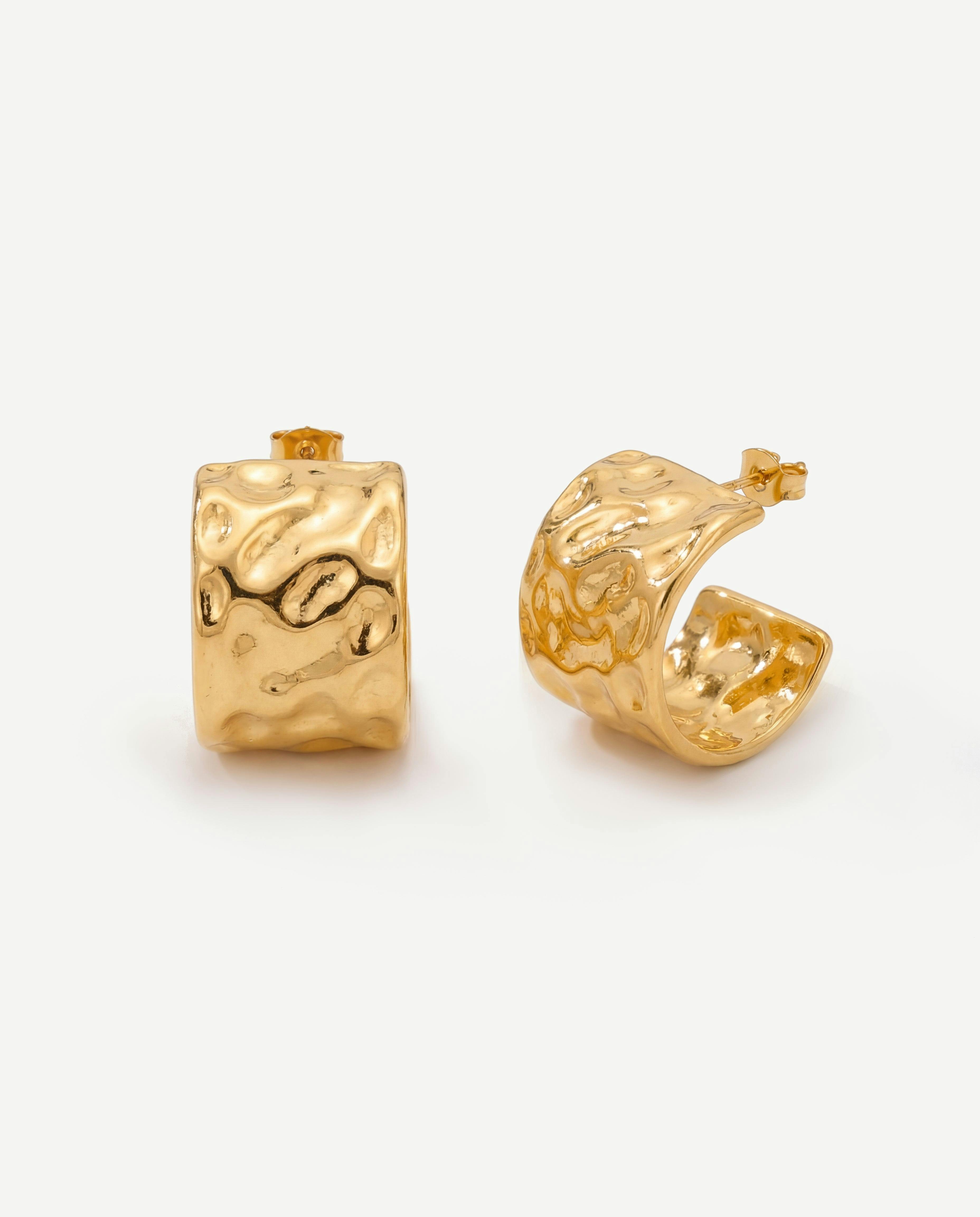 Elk & Bloom Gold 14K Wave Huggie Hoops - Yes Please