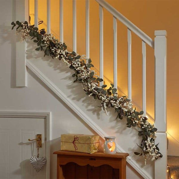 Rackhams White 1.8M Winter Berry Christmas Garland With Seasonal Foliage