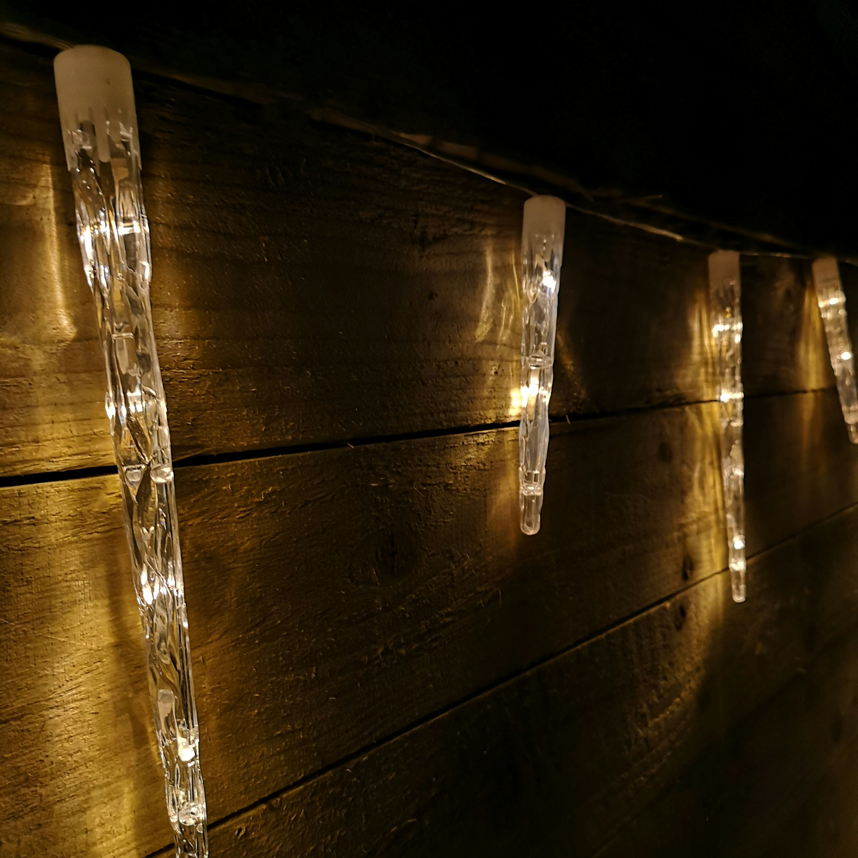 Rackhams White 72 Led 6.9M Premier 24 Indoor Outdoor Icicle Shape Christmas Chaser Lights In Warm