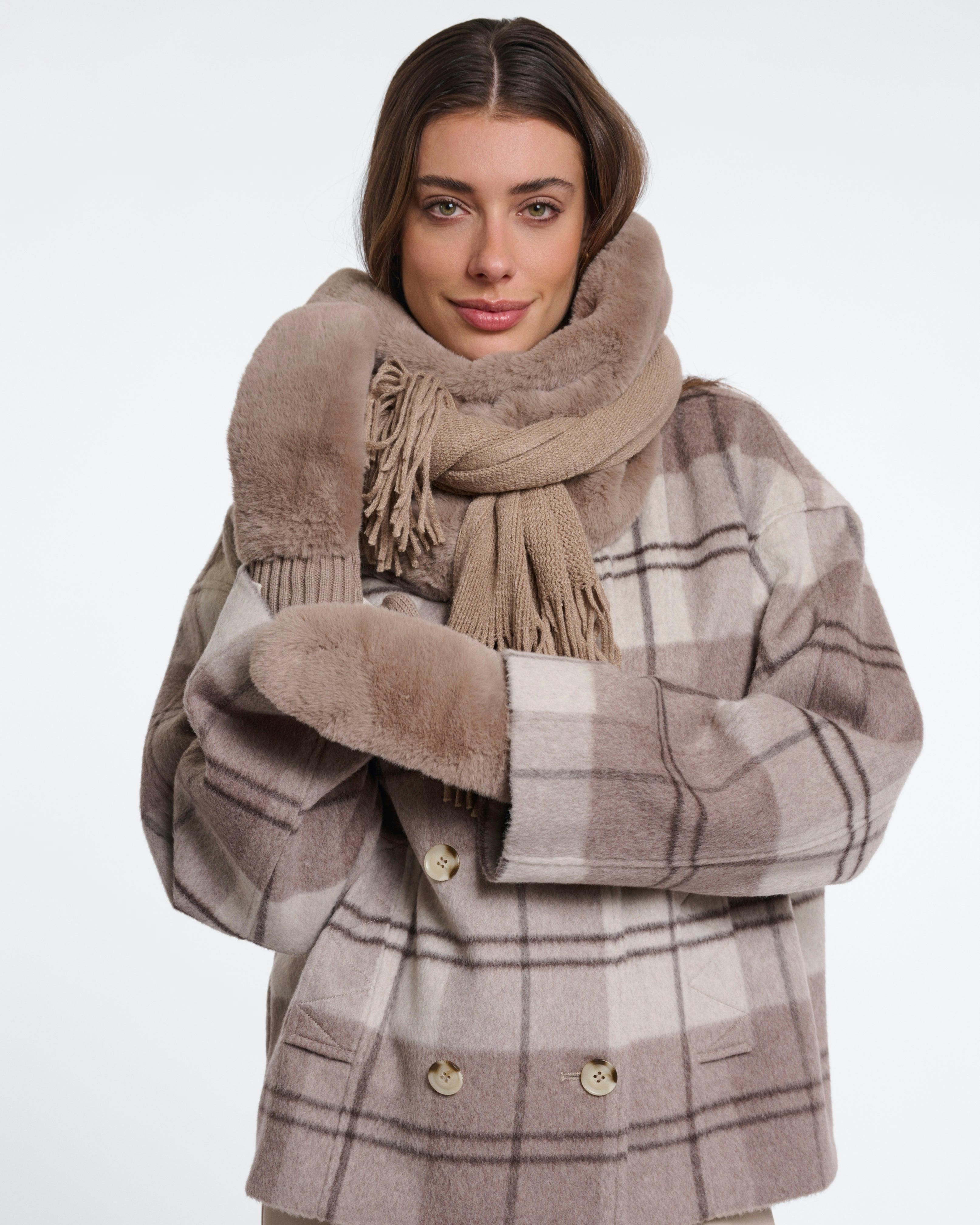 Rino & Pelle Women's Beige Mittens Oxo - Image 3