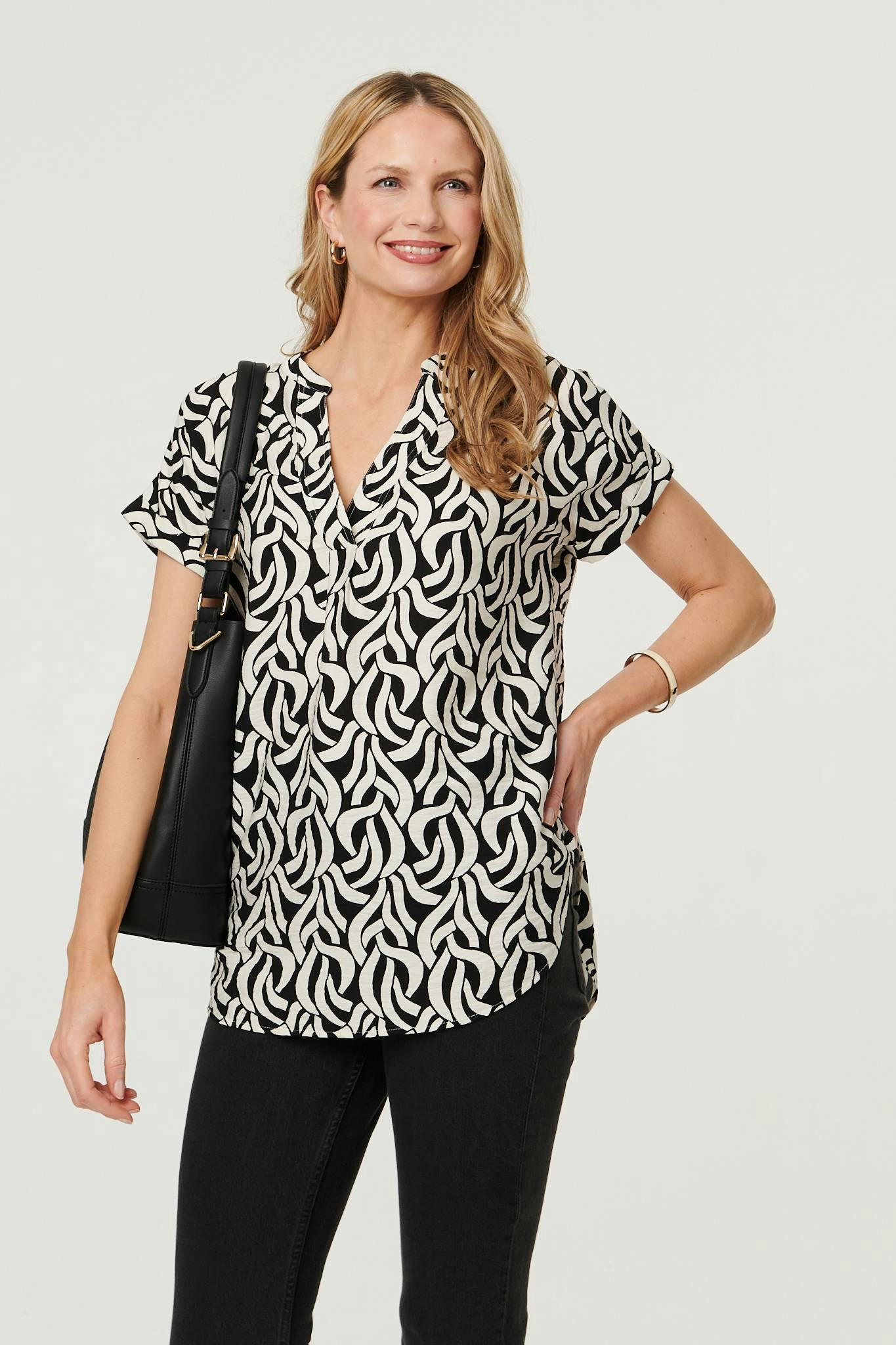 Izabel London Black Printed Short Sleeve Curve Hem Blouse - 12