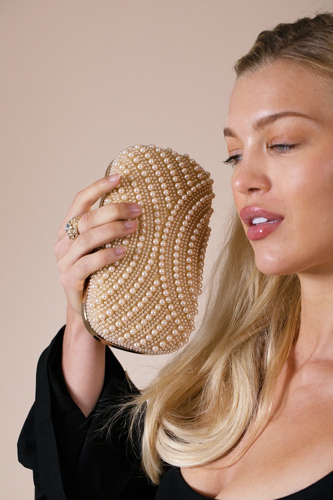 Svnx Gold Oval Pearl Clutch Bag In - One Size