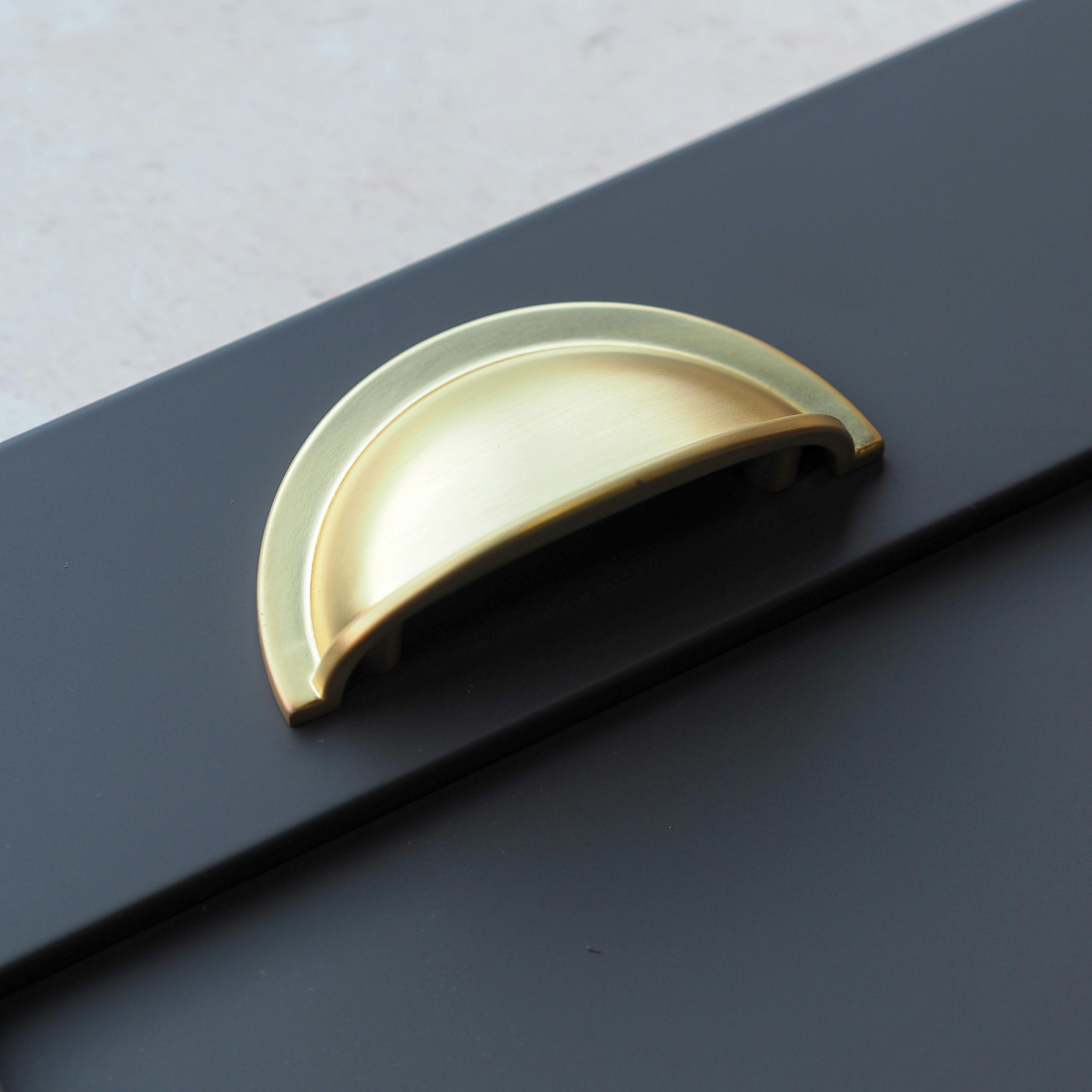 Handle & Home Gold Brushed Brass Contemporary Handles And Coordinating Knobs - 64Mm Handle