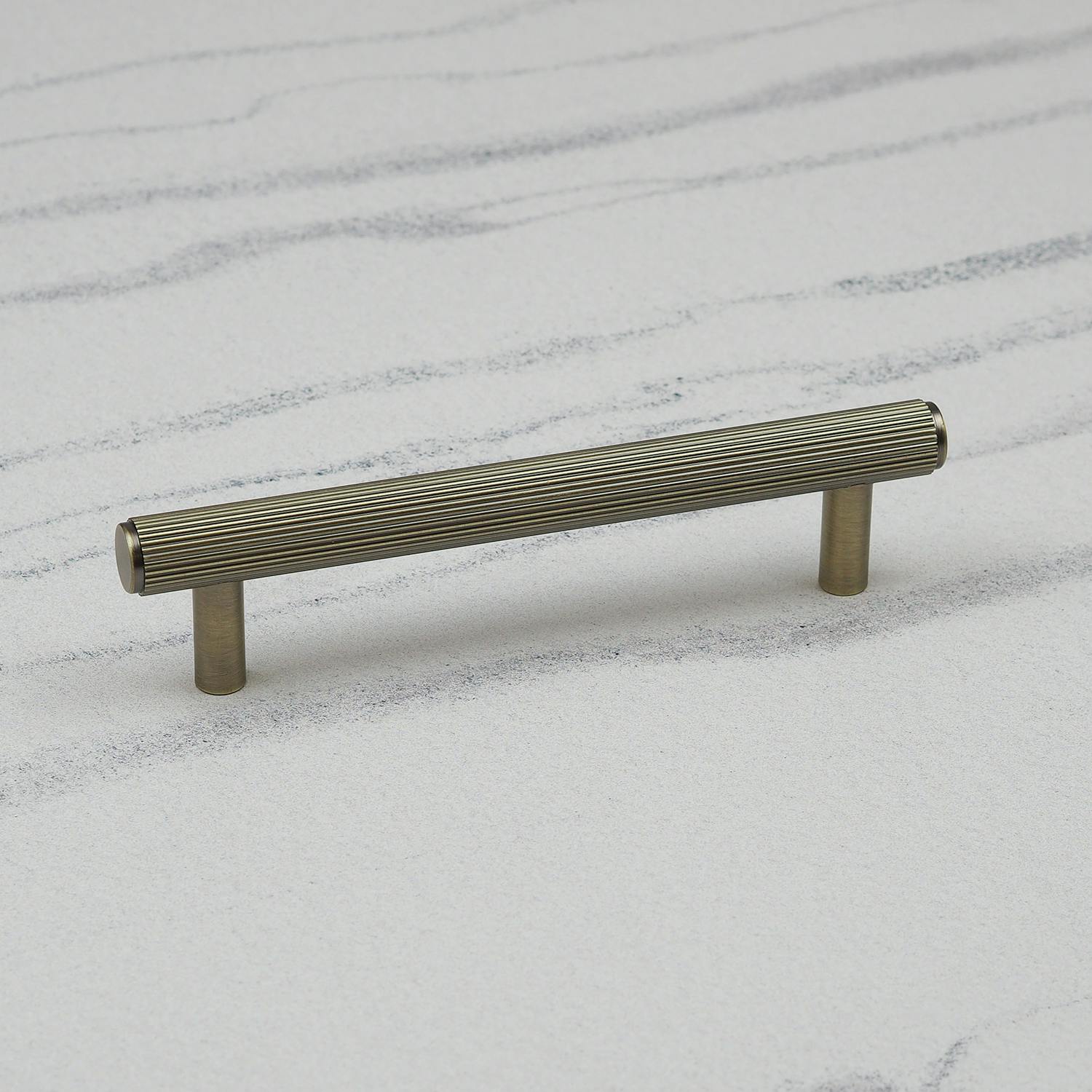 Handle & Home Antique Brass Reeded Handles And Coordinating Knobs - 128Mm Handle