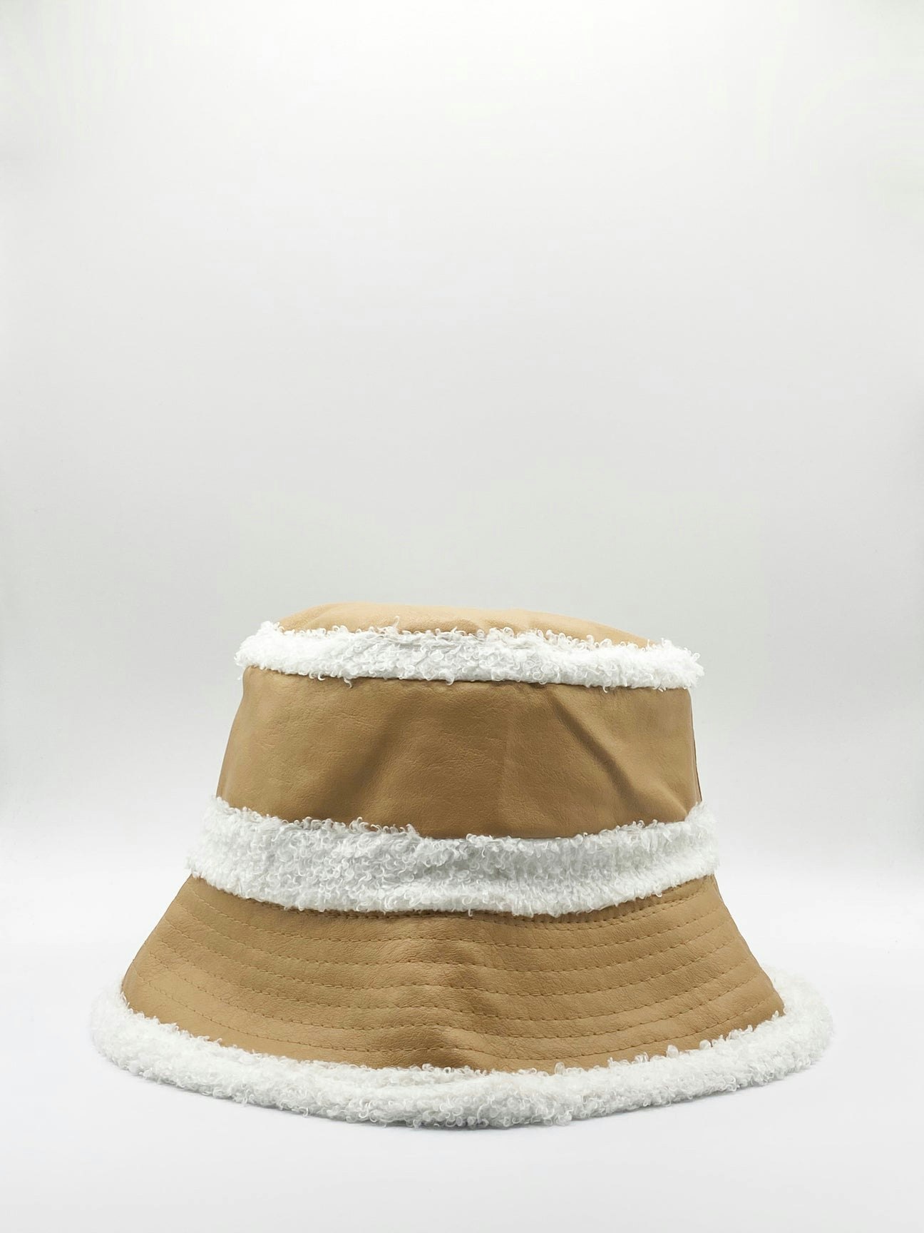 Svnx Cream Reversible Pu Bucket Hat With Borg Trims - One Size