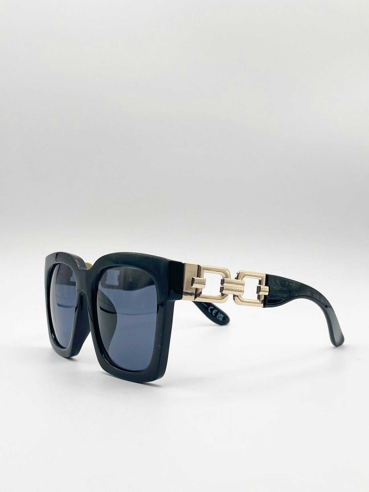 Svnx Gold/Black Oversized Sunglasses With Chain Detail - One Size