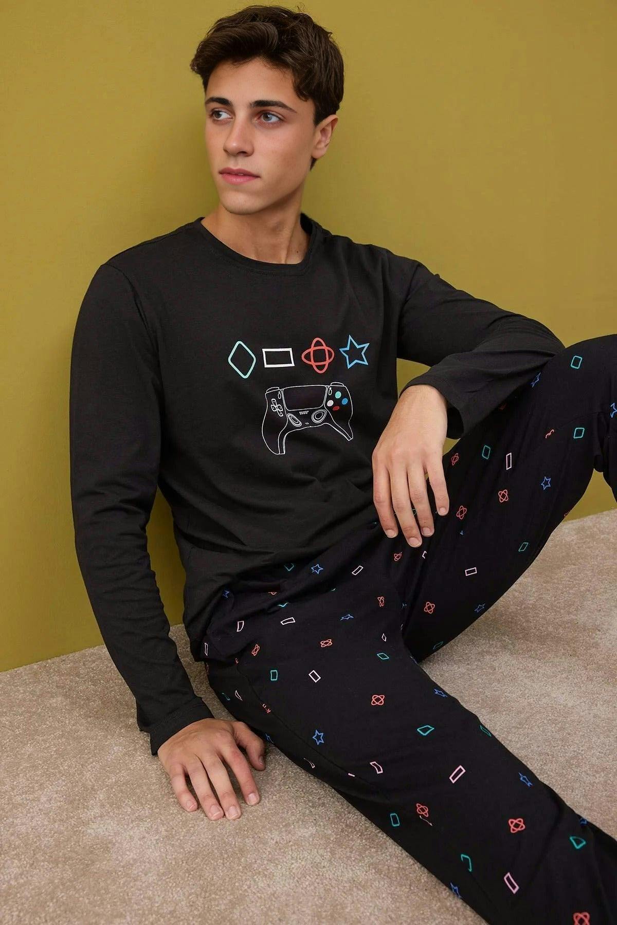 Wovcor 2-Piece Regular Fit Game Print Knit Pajama Set - Multi - Xl