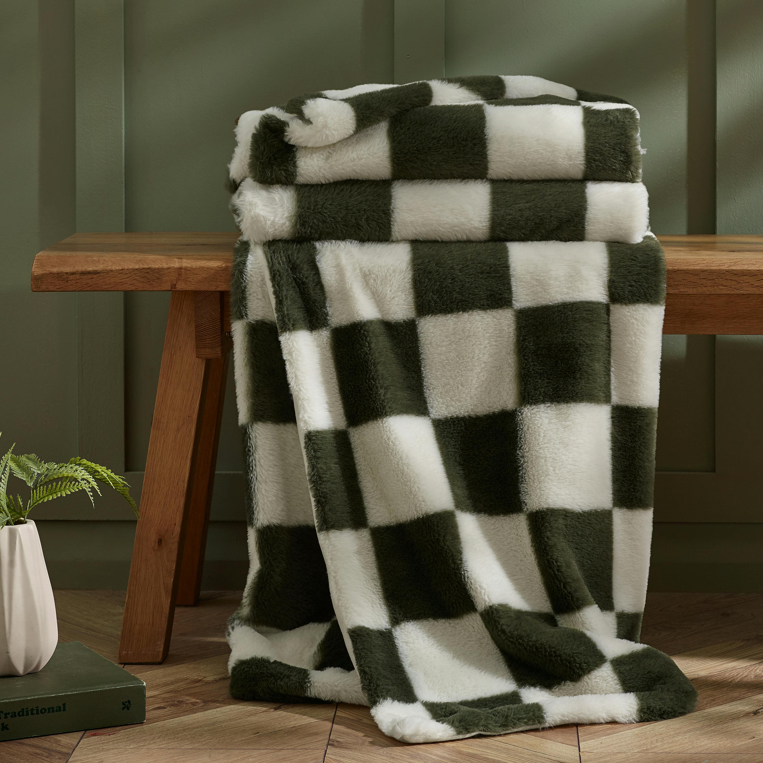 Catherine Lansfield Green Cosy Soft Checkerboard Fleece Blanket Throw - 130 X 170 Cm