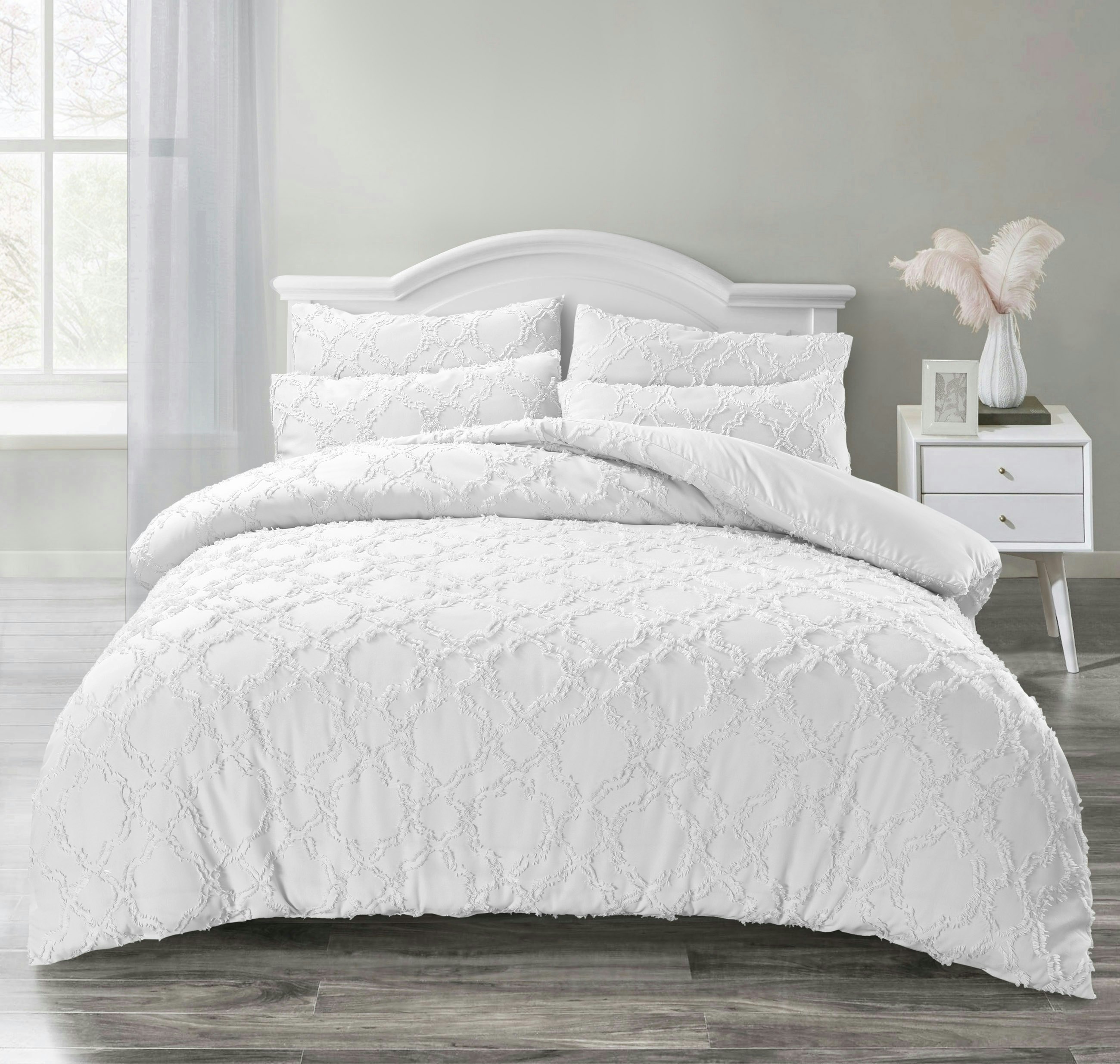 Intimates White Ophelia Tufted Duvet Cover & Pillowcase Set - King
