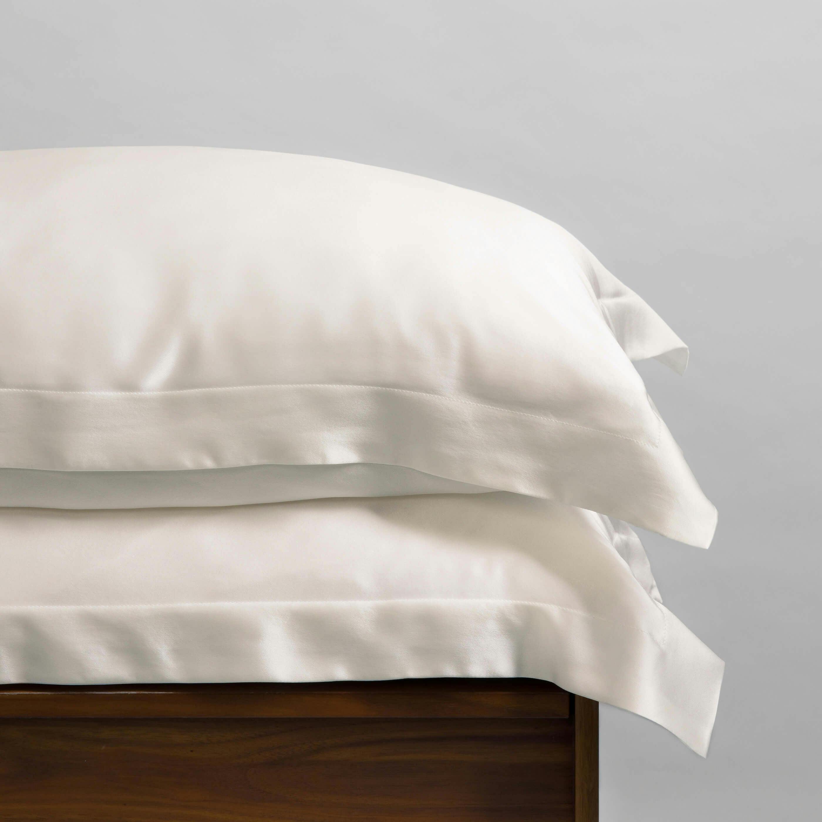 Soak&Sleep Ivory Mulberry Silk Pillowcase Pair - Standard - Pair - Oxford