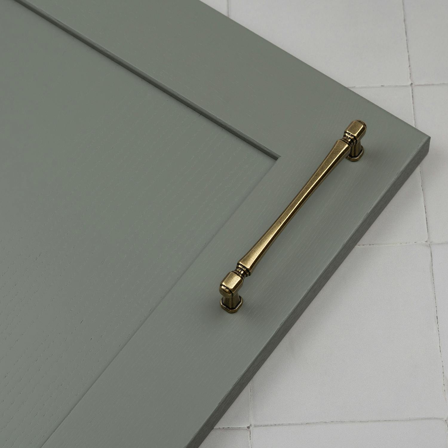 Handle & Home Dark/Golden Antique Brass Handles And Coordinating Knob - 128Mm Handle