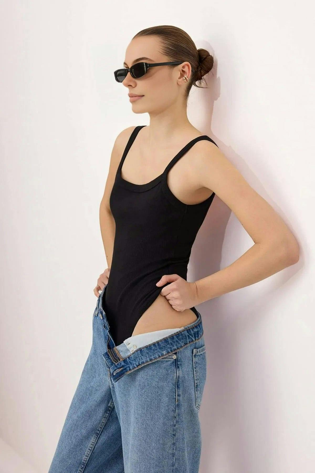 Wovcor Black Fitted Pool Neck Thin Strap Long Ribbed Stretch Knit Bodysuit - M