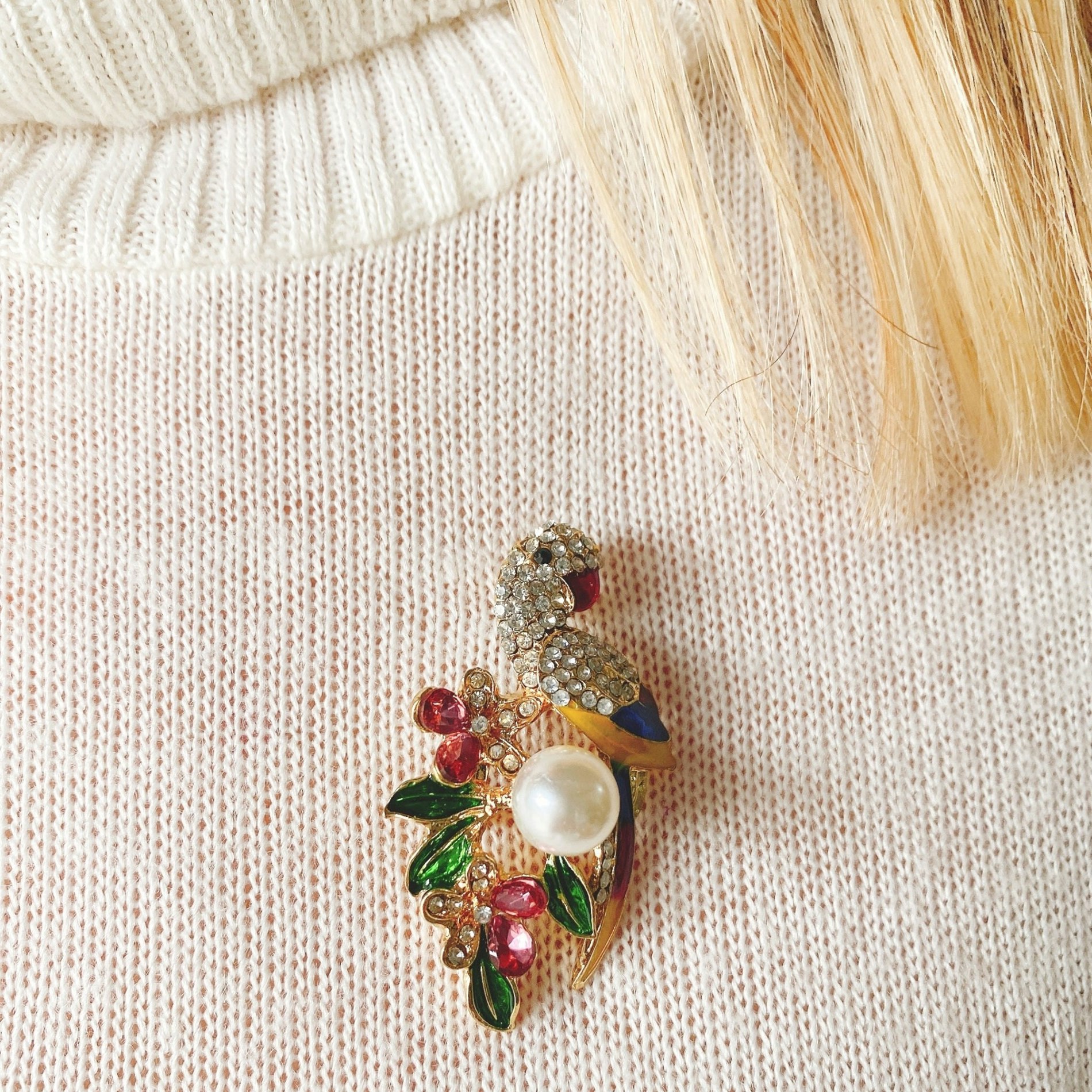 Queenmee Accessories Parrot Brooch With Pearl